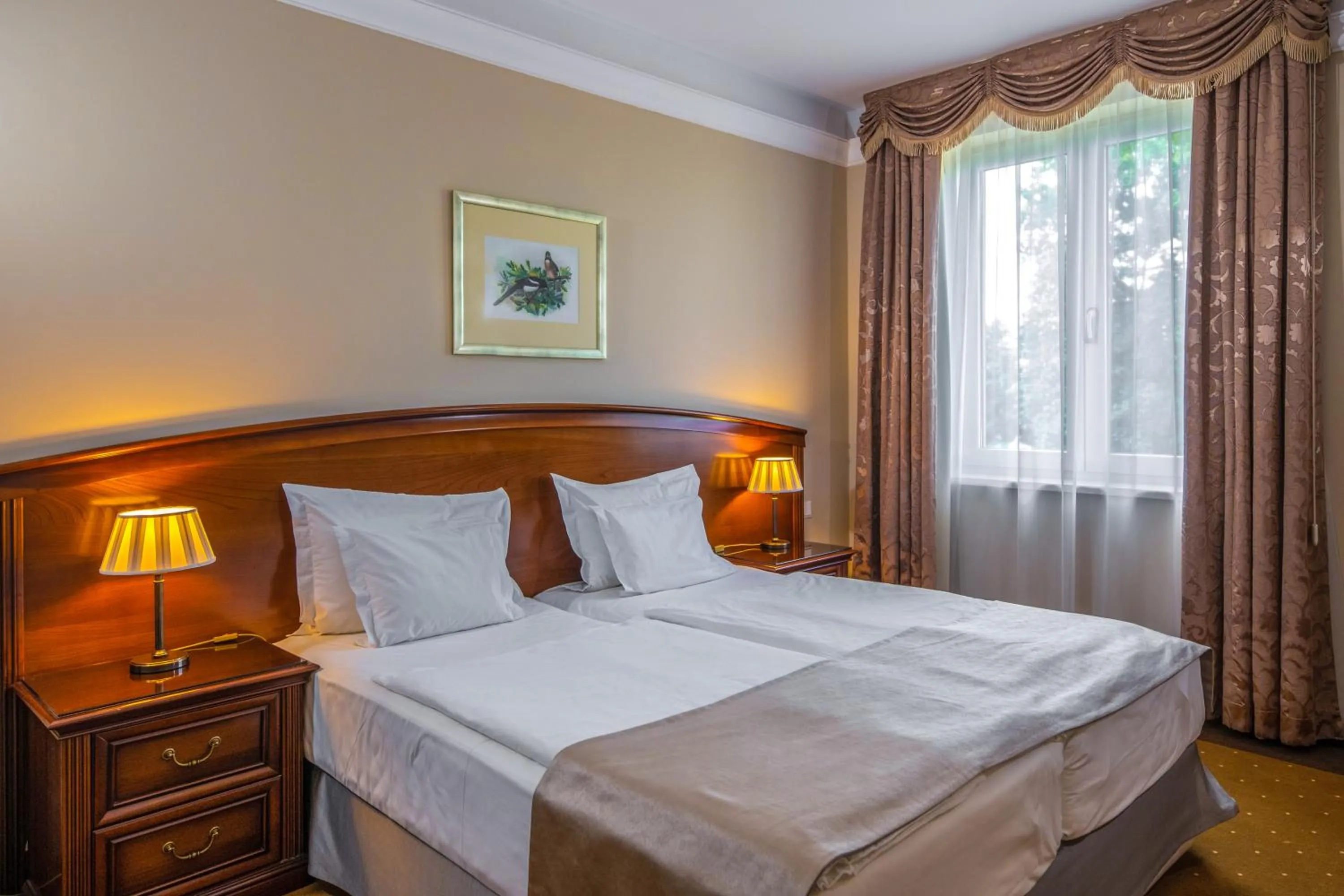 Bed in La Contessa Castle Hotel