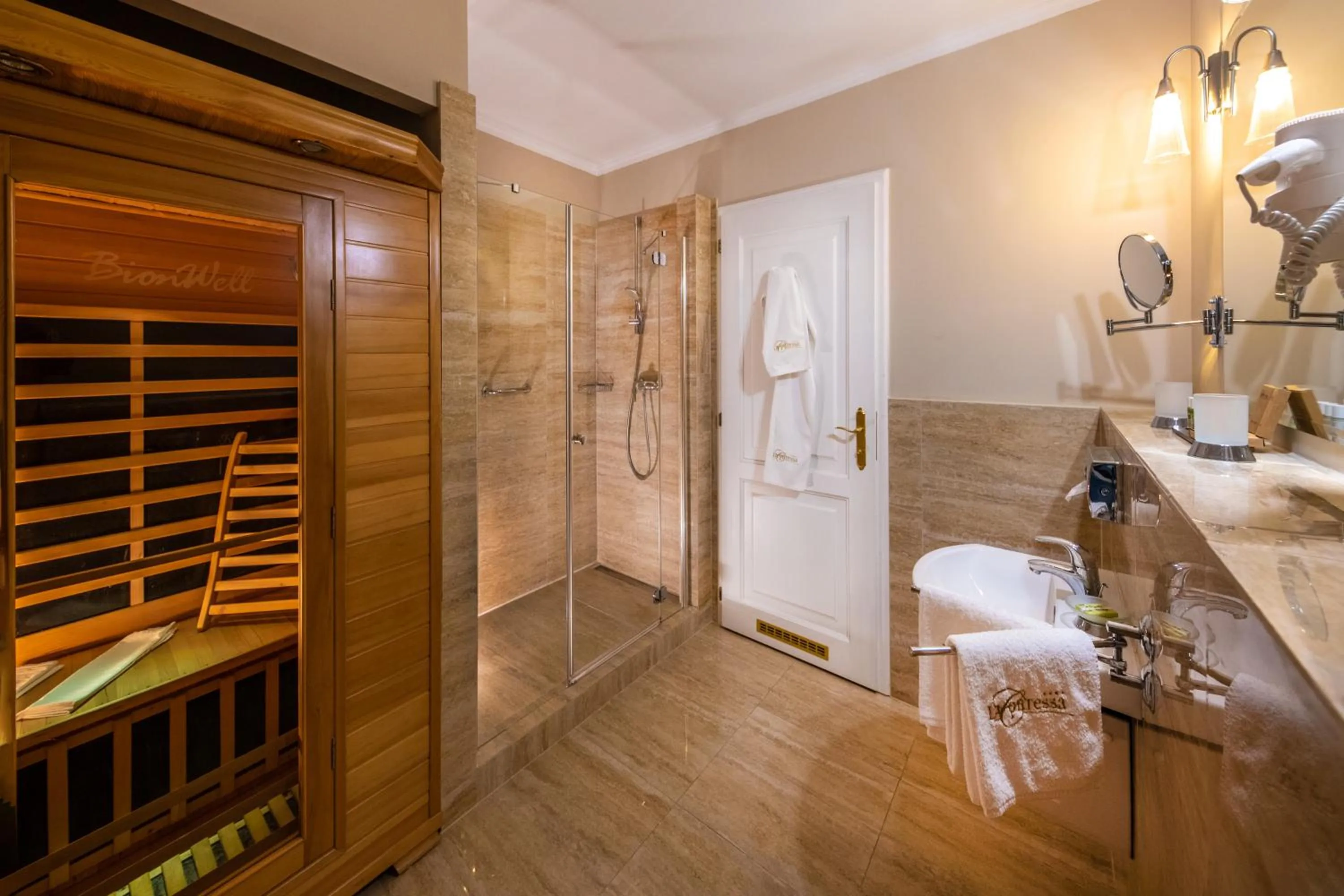 Bathroom in La Contessa Castle Hotel