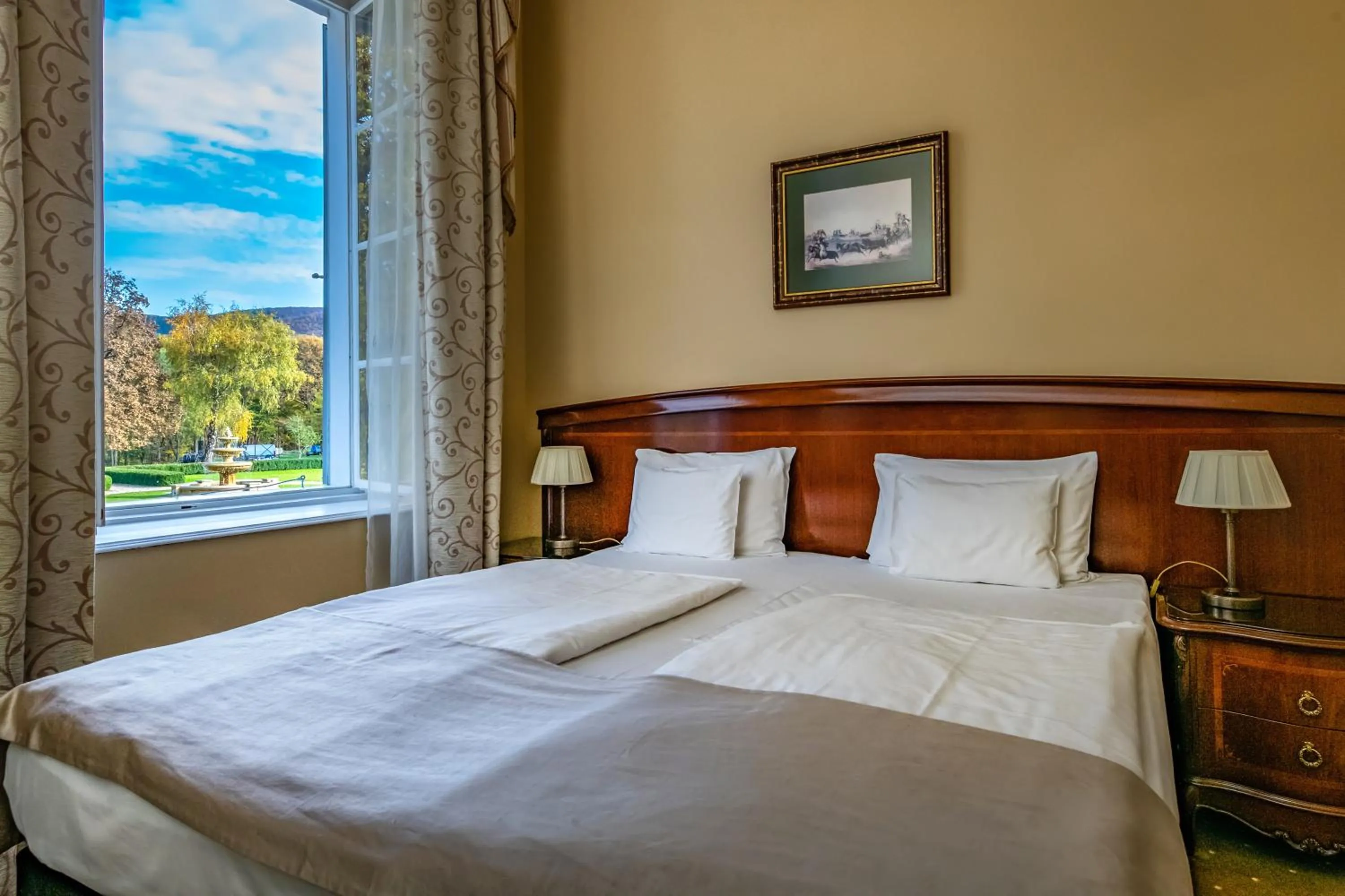 Bedroom, Bed in La Contessa Castle Hotel