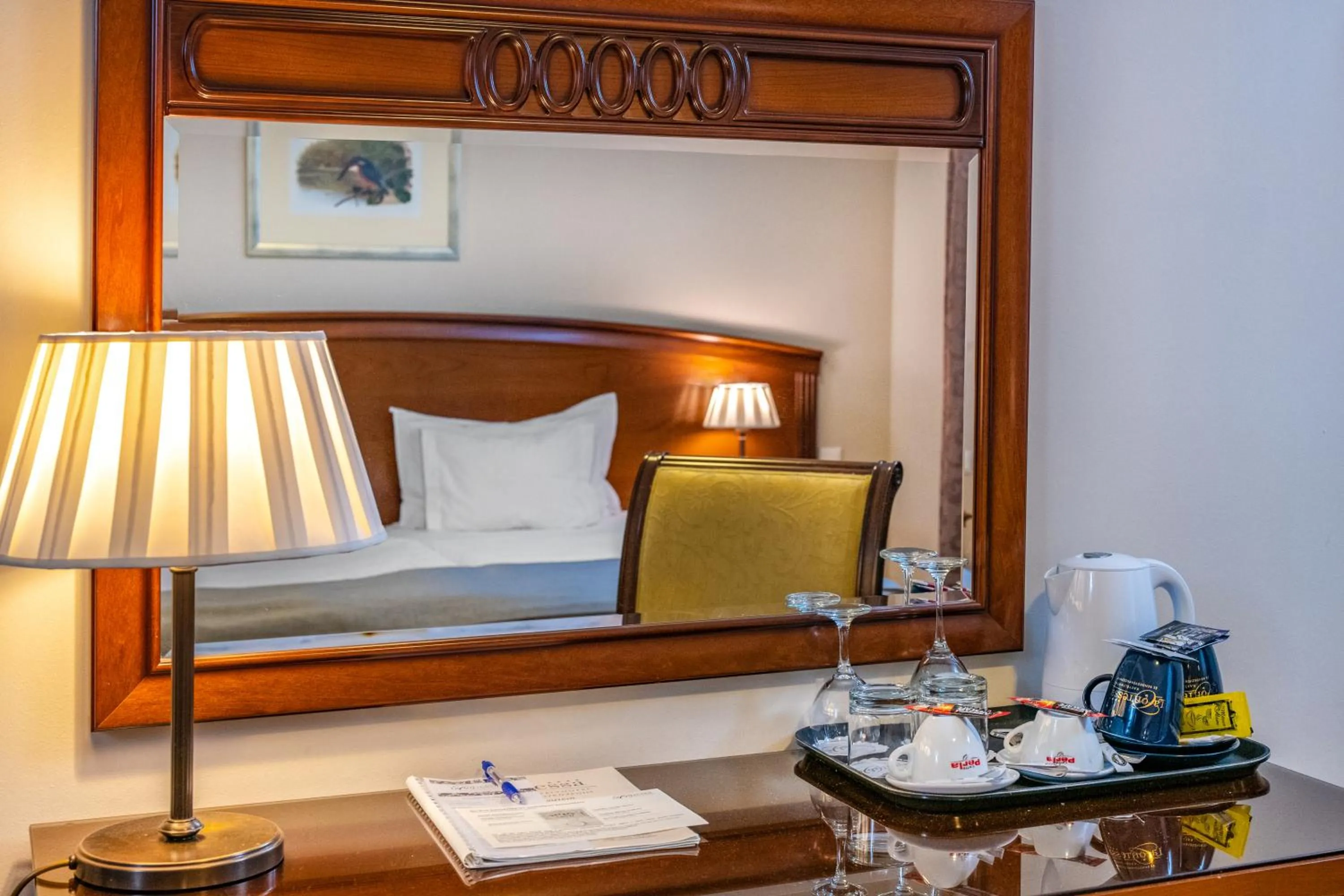 Bedroom, Bed in La Contessa Castle Hotel