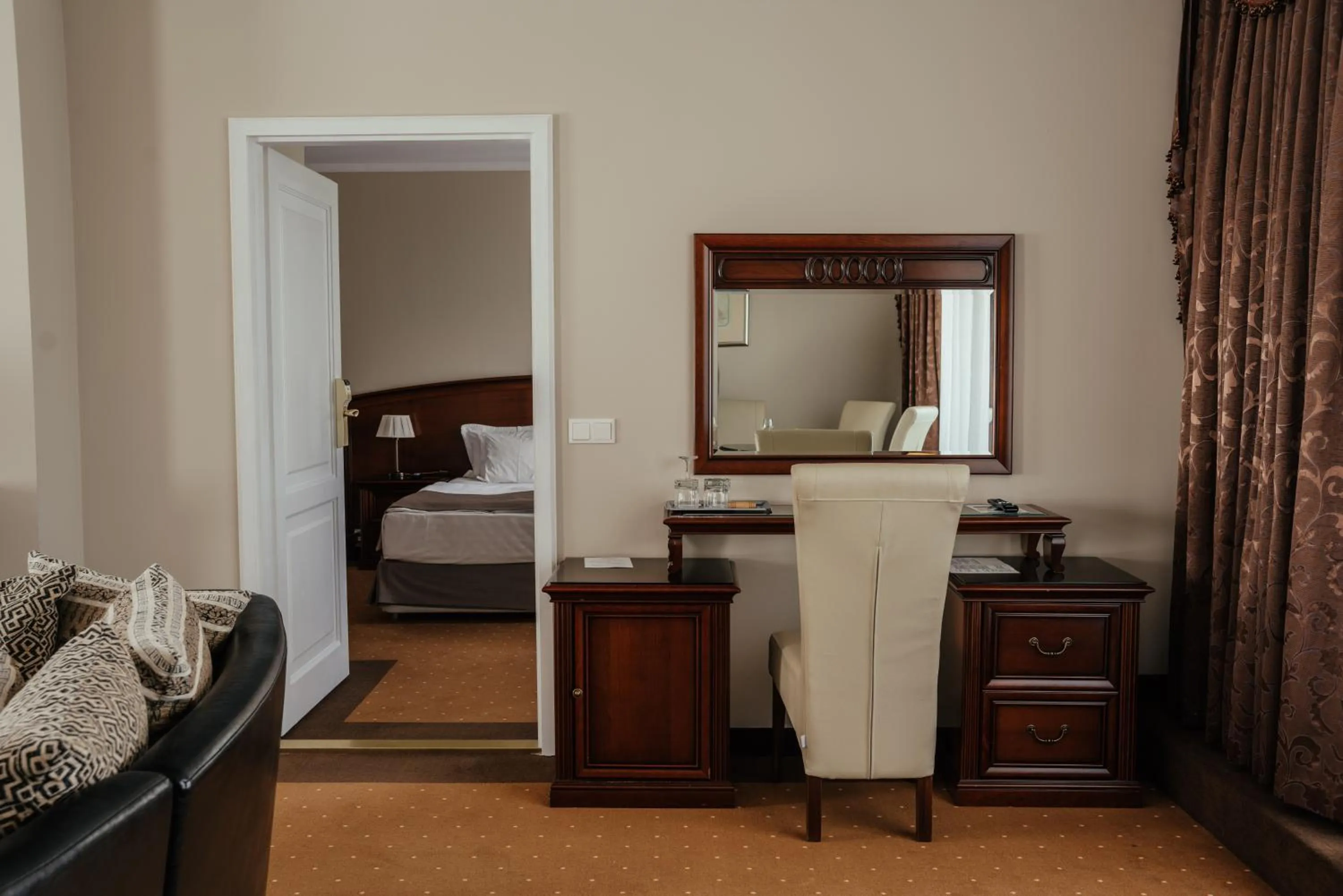 Photo of the whole room, Bed in La Contessa Castle Hotel