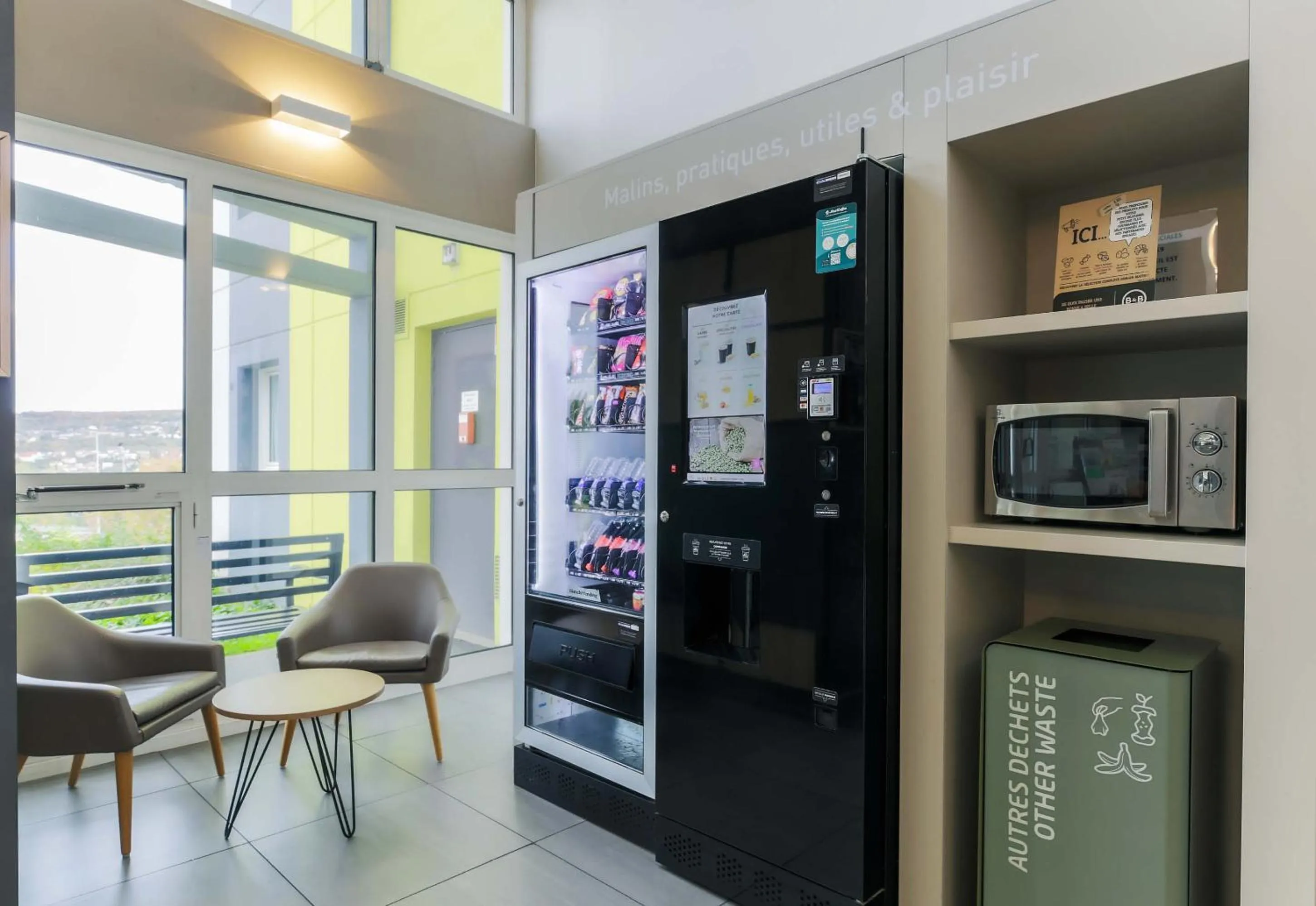 vending machine in B&B HOTEL Nancy Frouard