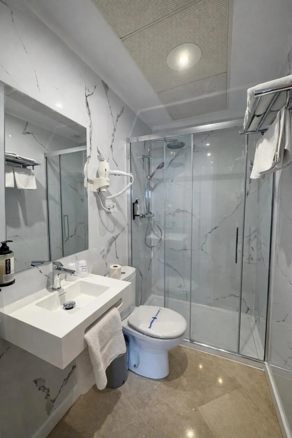 Bathroom in Hotel Duquesa