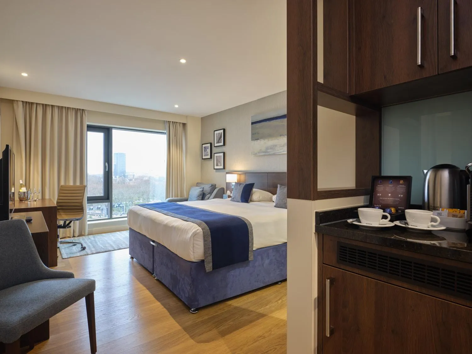 Bedroom, Bed in Marlin Waterloo