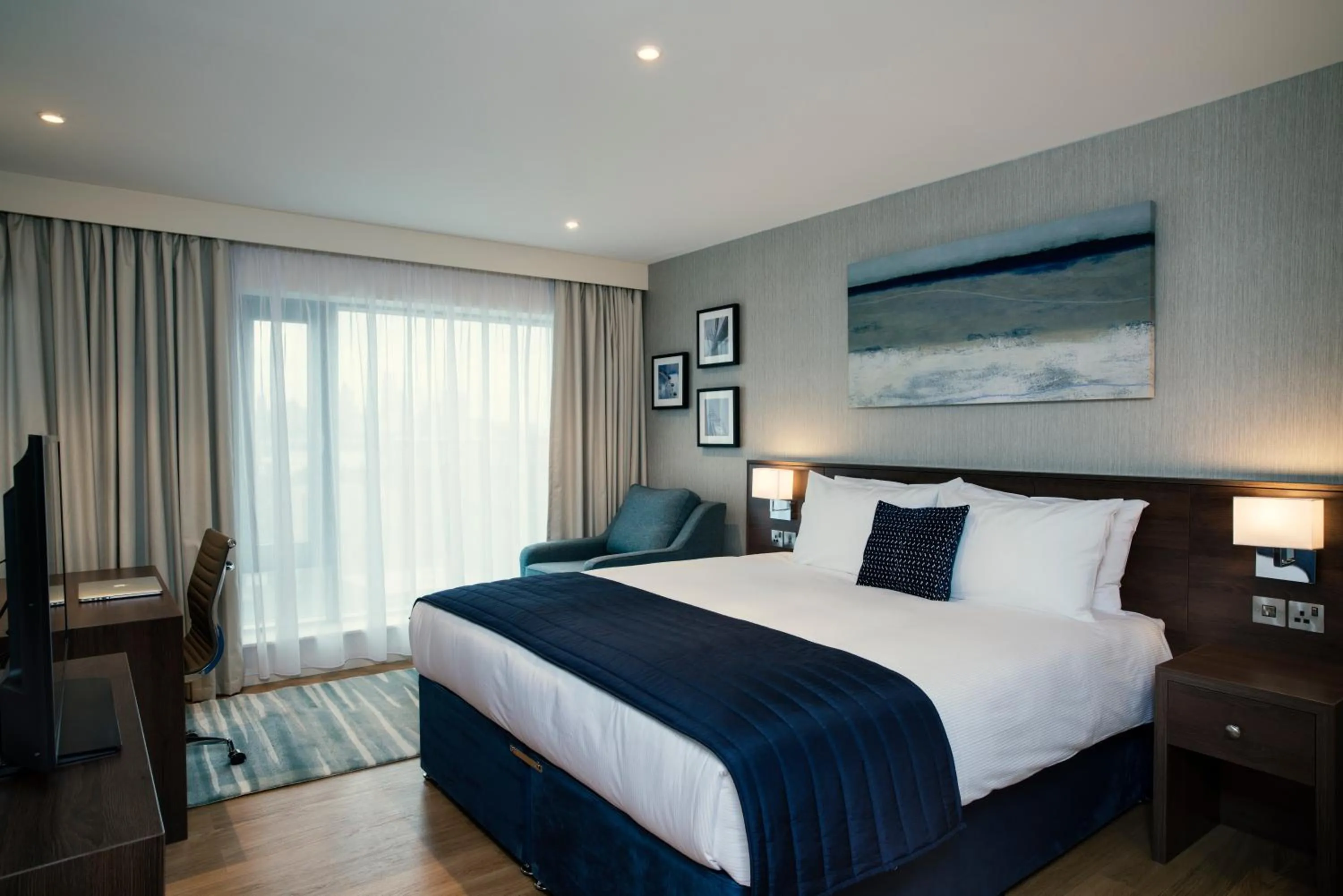 Photo of the whole room, Bed in Marlin Waterloo