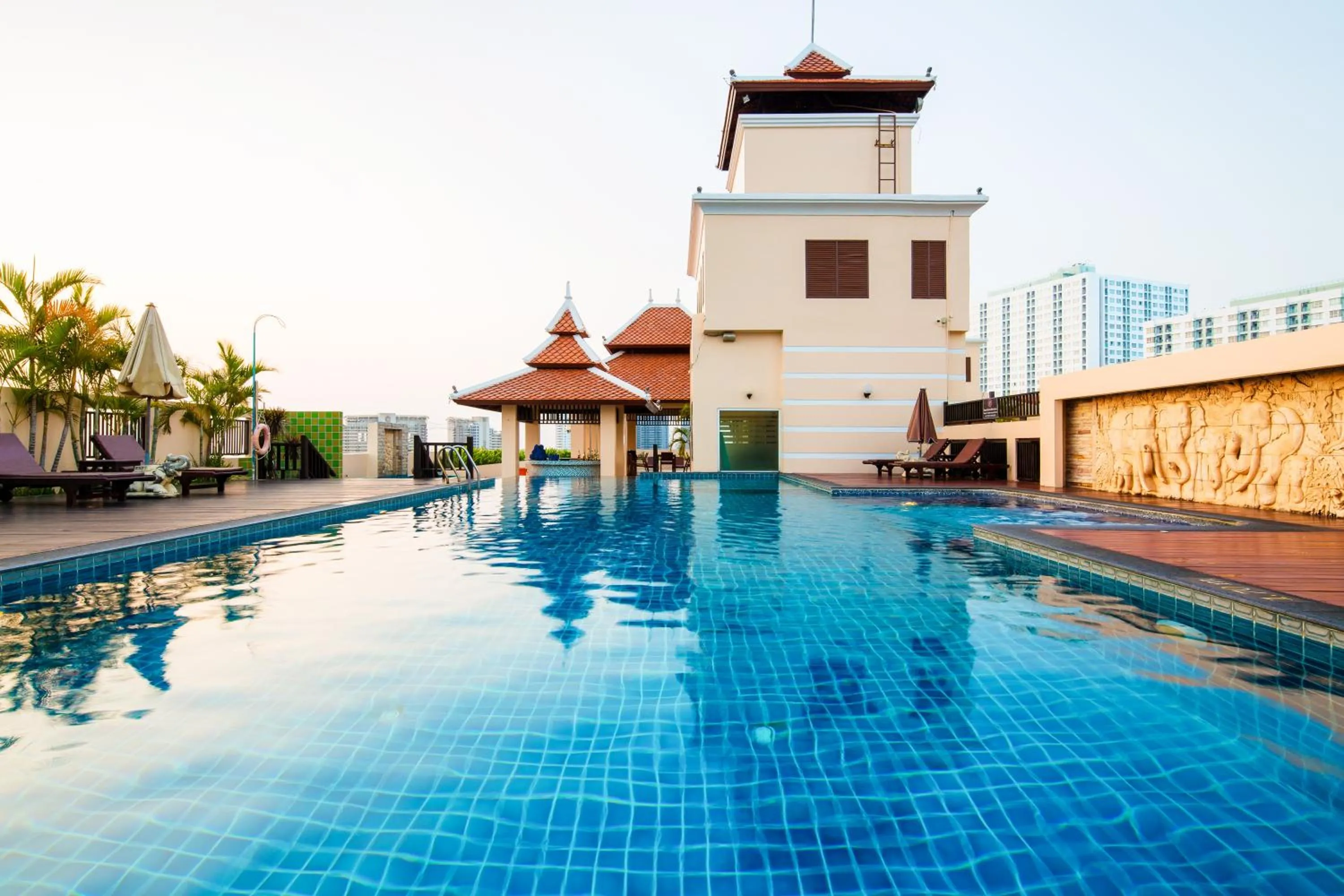 Pool view in Aiyara Palace