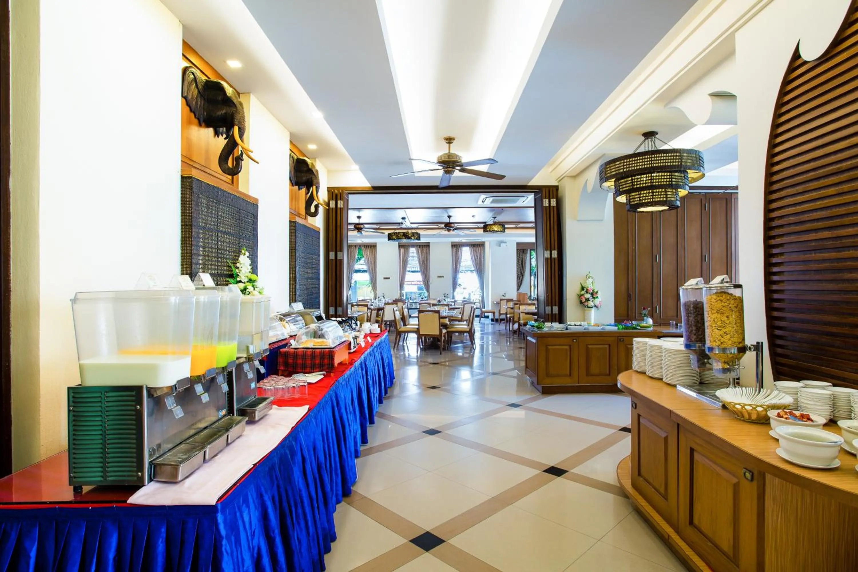 Breakfast in Aiyara Palace