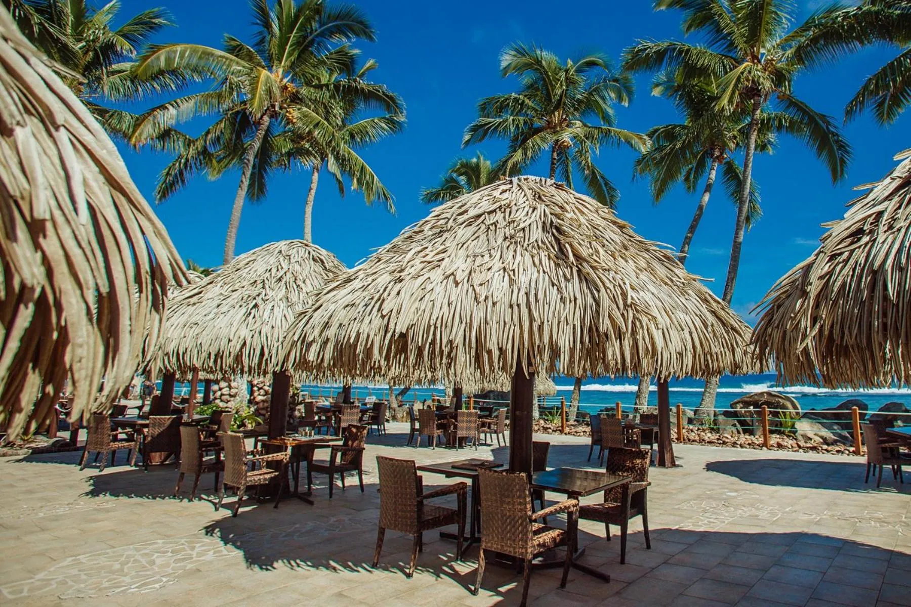 Lounge or bar in The Edgewater Resort & Spa