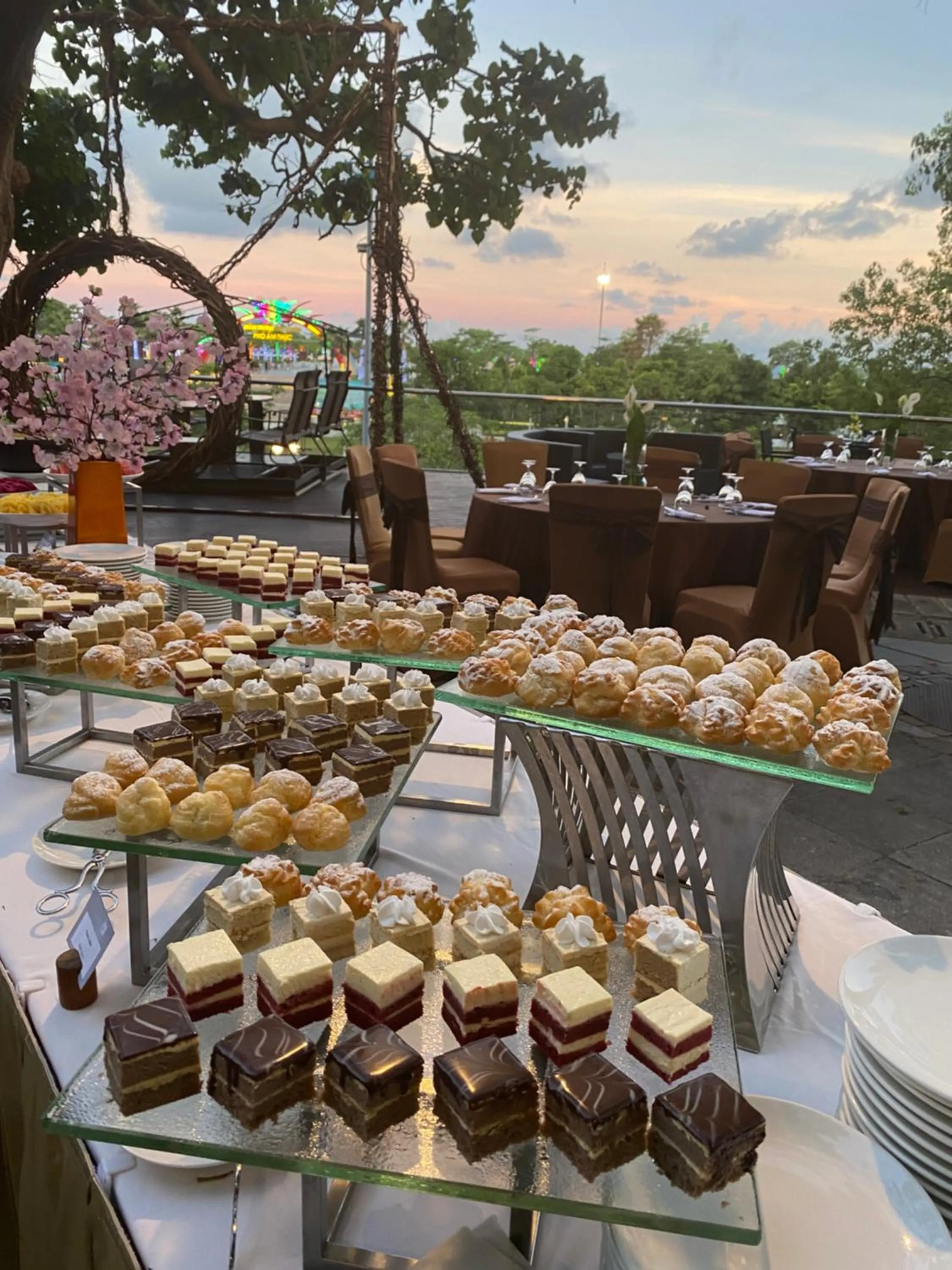 Restaurant/places to eat in Novotel Ha Long Bay Hotel