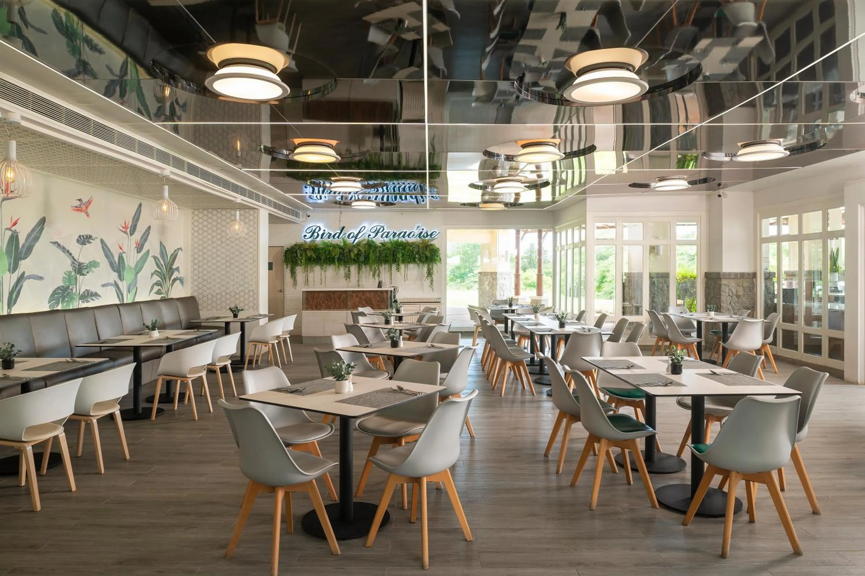 Restaurant/places to eat in Springfield Village Golf & Spa