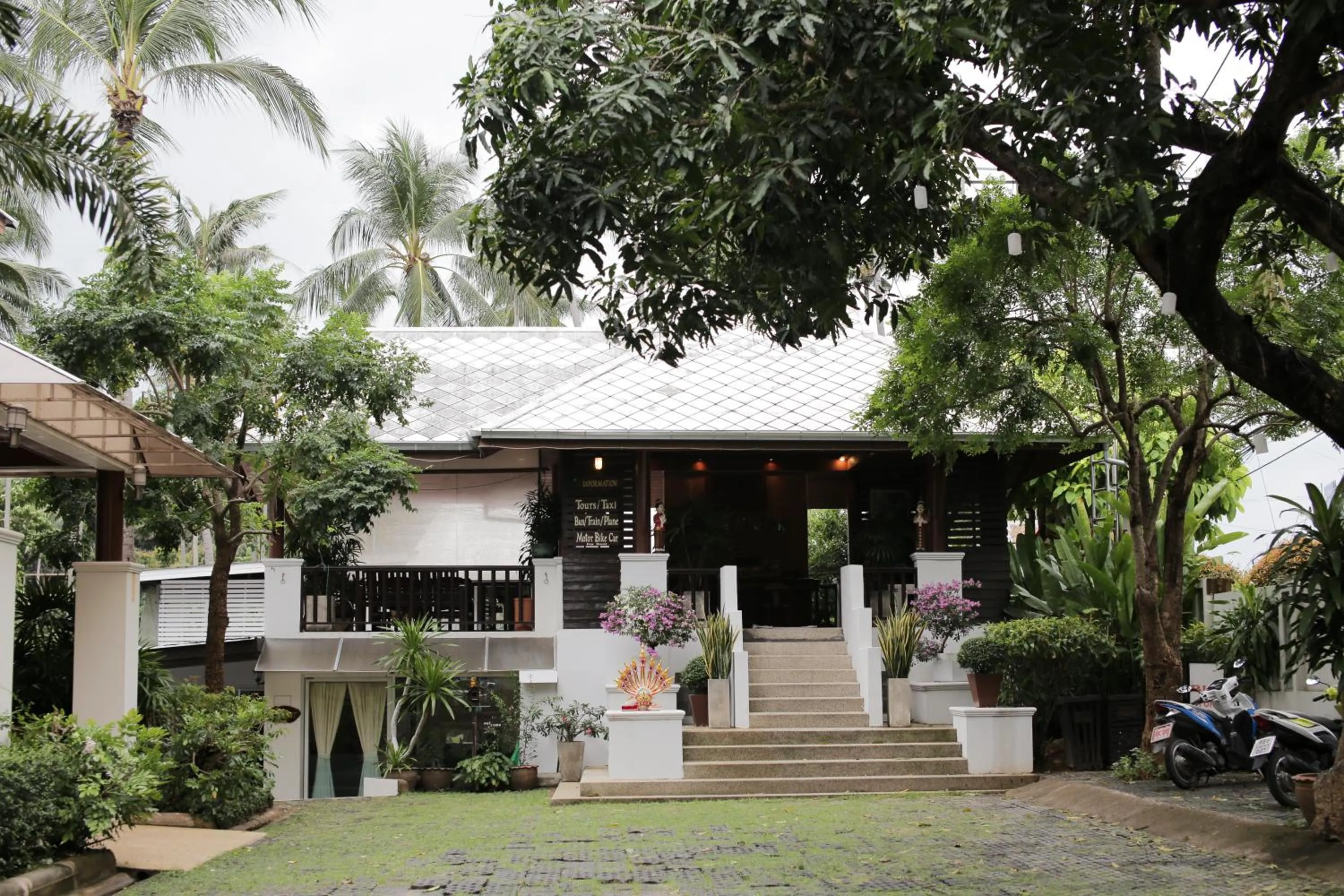 Property building in Lamai Buri Resort