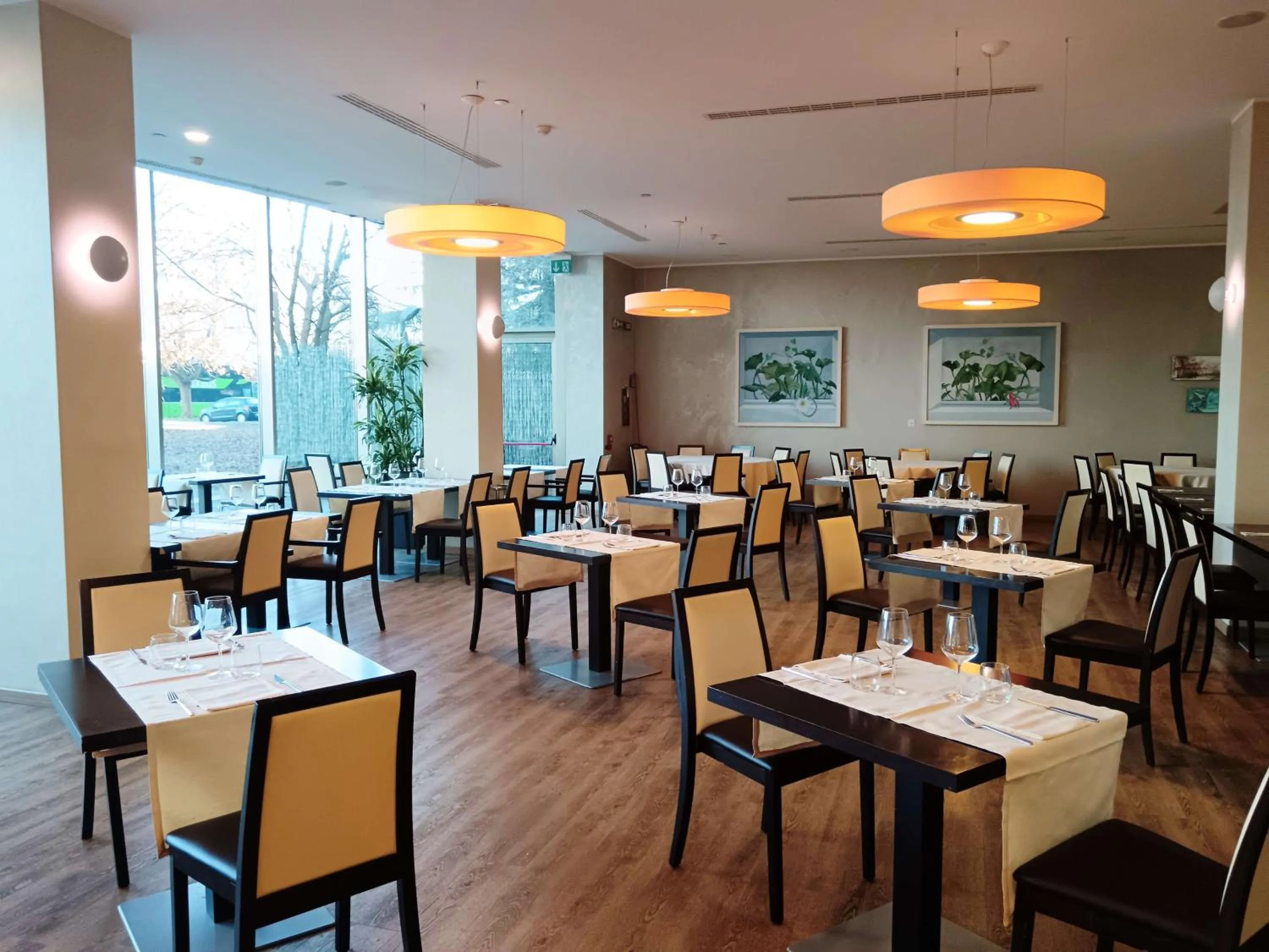 Restaurant/places to eat in Best Western Plus The Hub Hotel