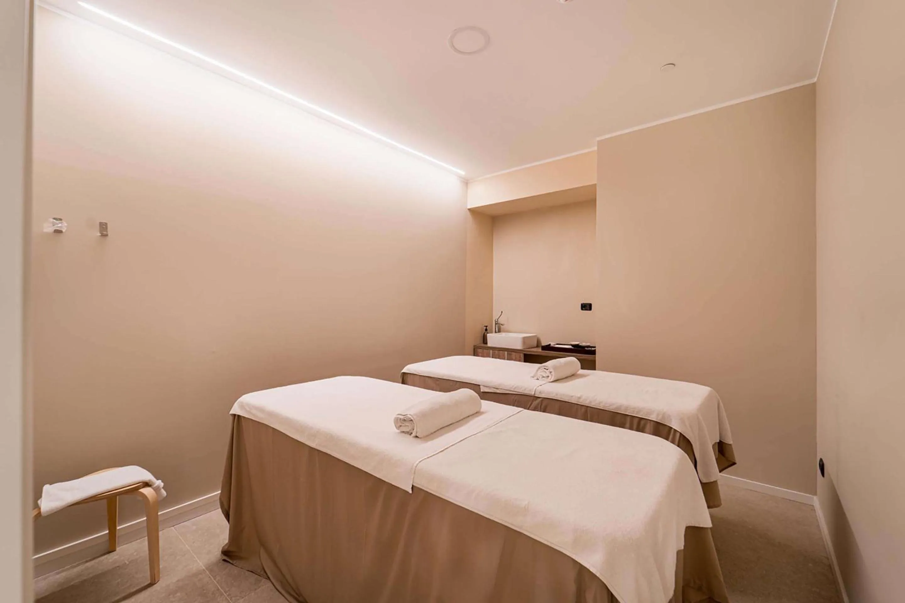 Spa and wellness centre/facilities, Bed in Best Western Plus The Hub Hotel