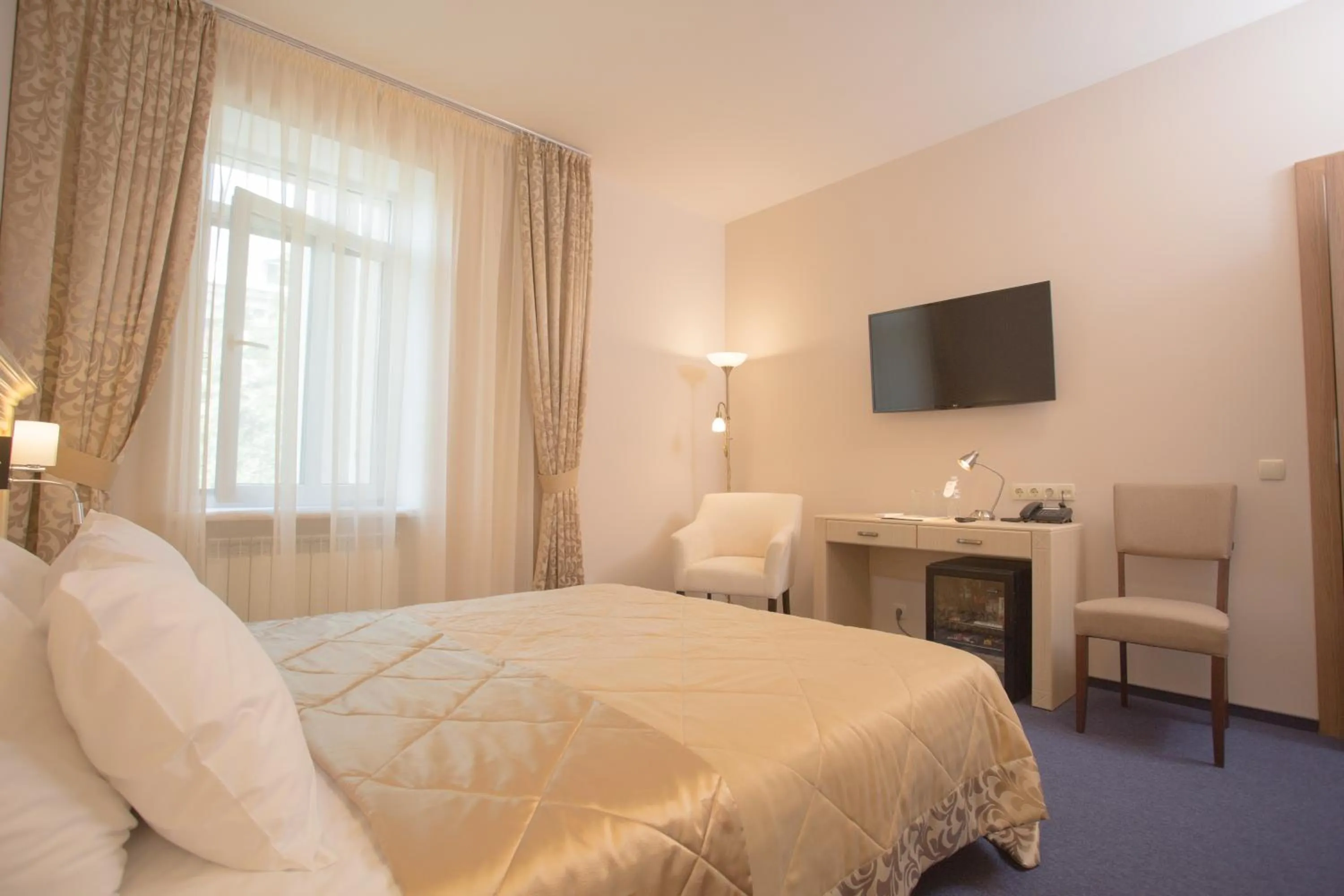 Decorative detail, Bed in Mackintosh Hotel