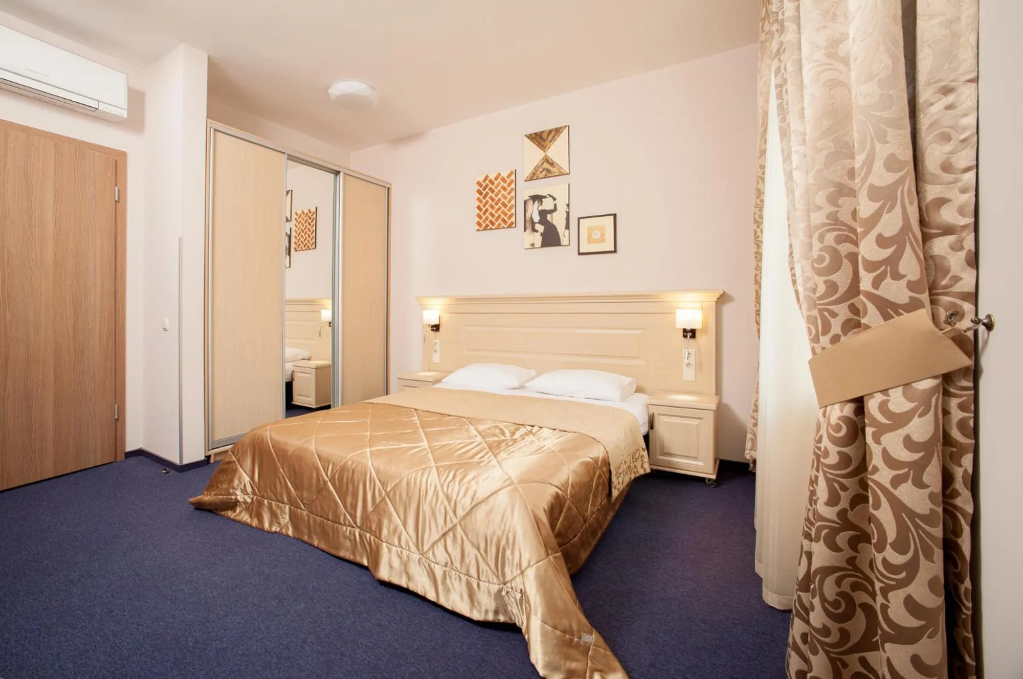 Decorative detail, Bed in Mackintosh Hotel