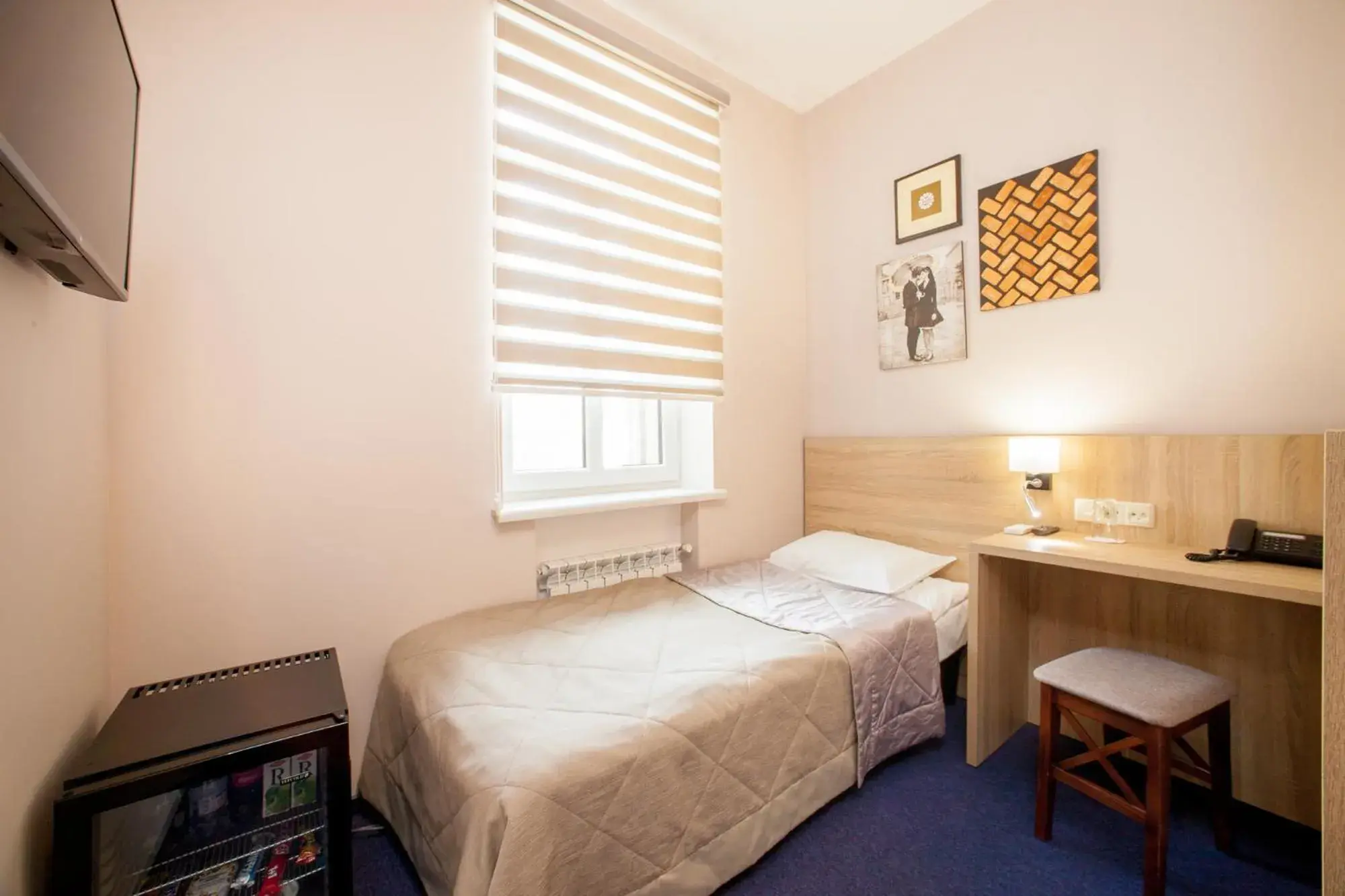 Economy Single Room in Mackintosh Hotel Economy Single Room in Mackintosh Hotel