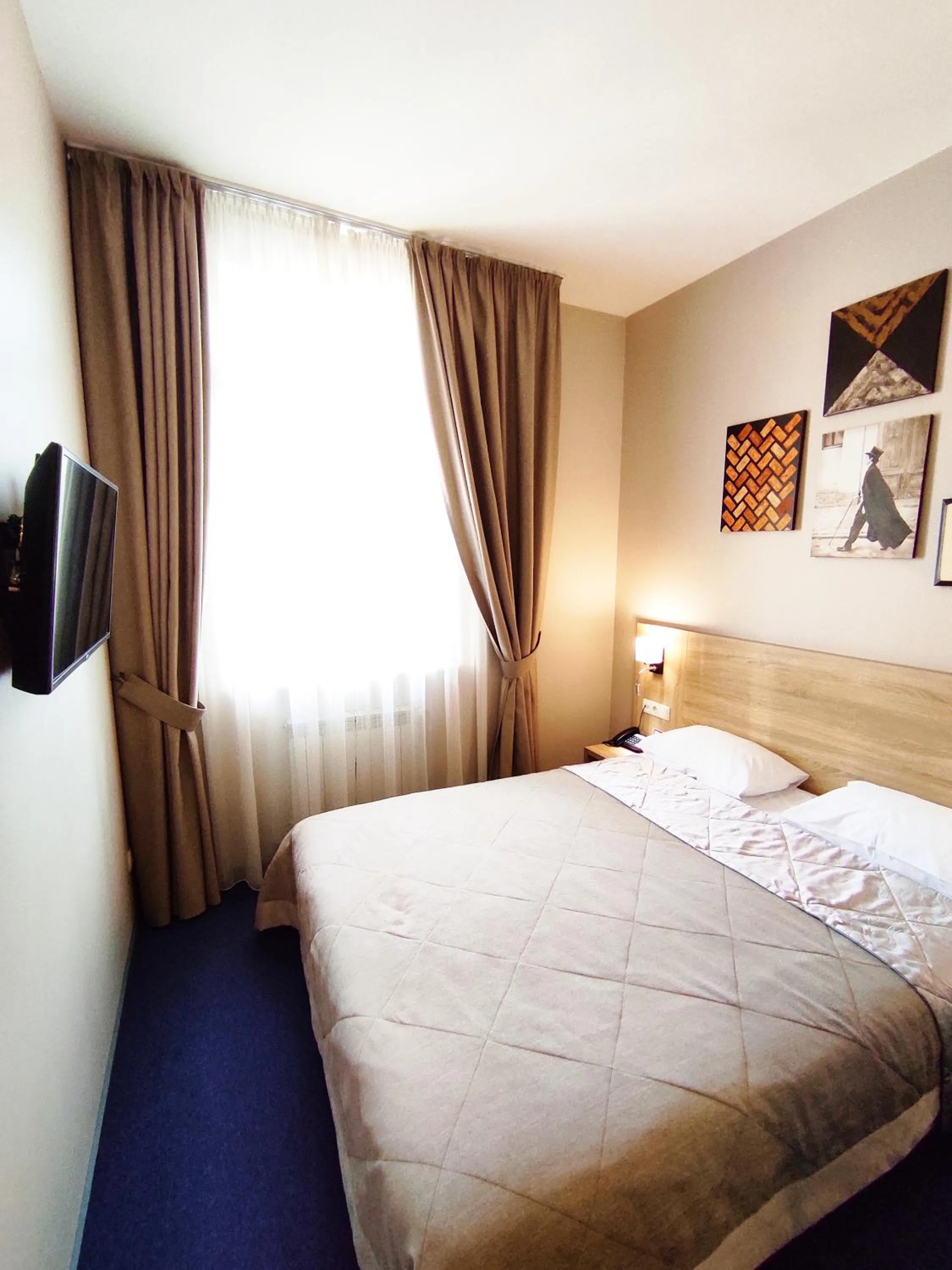 Bed in Mackintosh Hotel