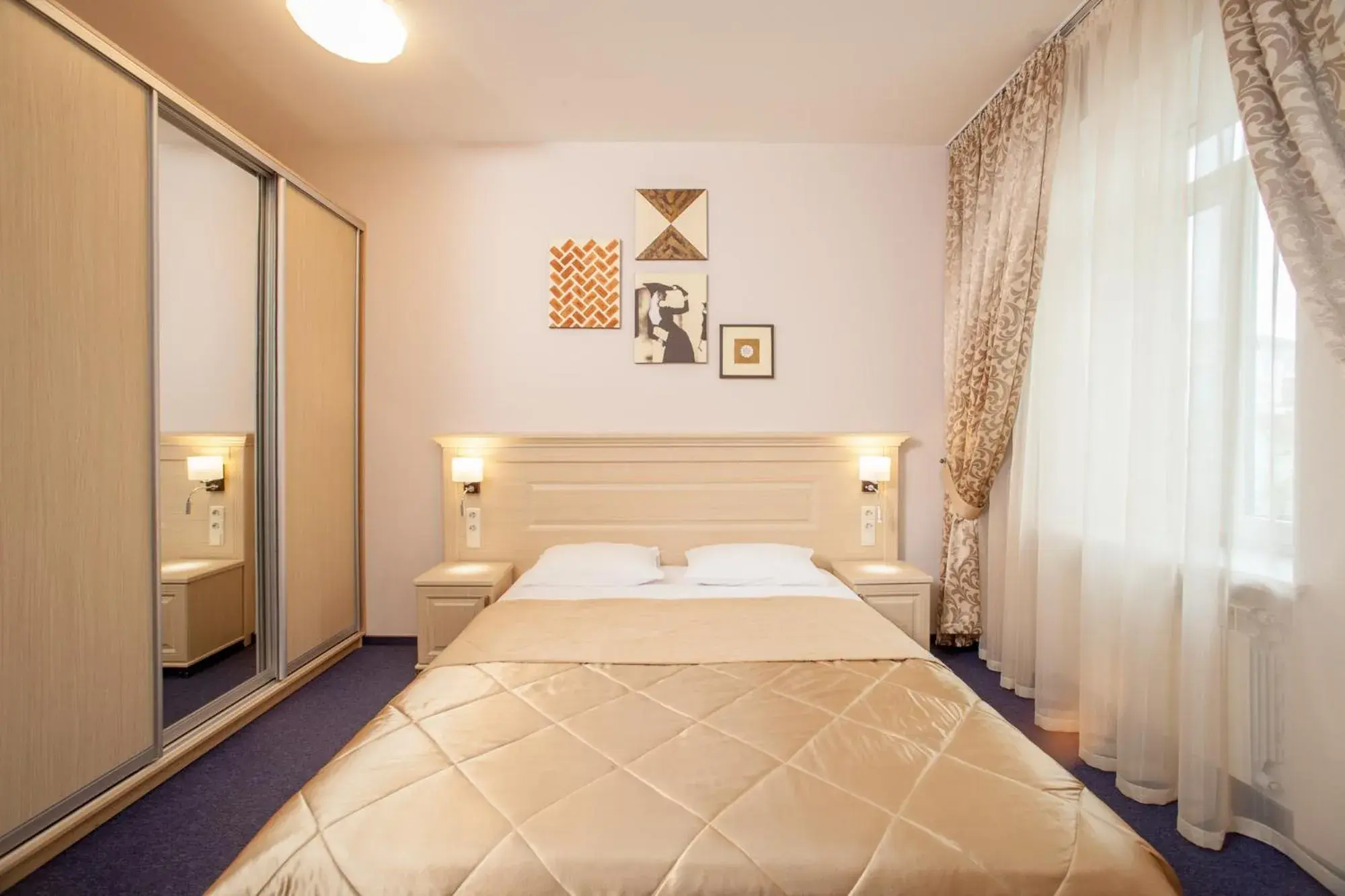 Superior Double or Twin Room - single occupancy in Mackintosh Hotel Superior Double or Twin Room - single occupancy in Mackintosh Hotel