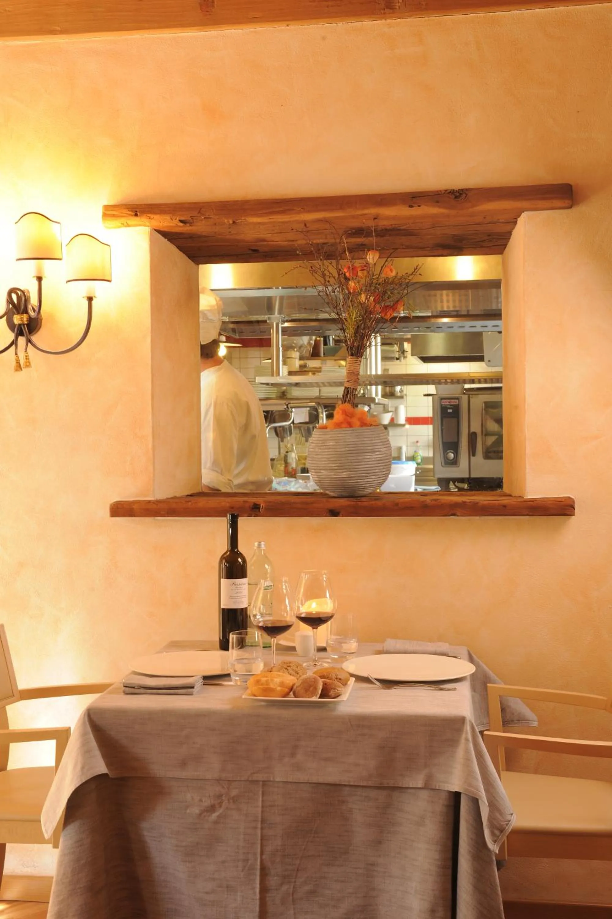 Restaurant/places to eat in Hotel Astra