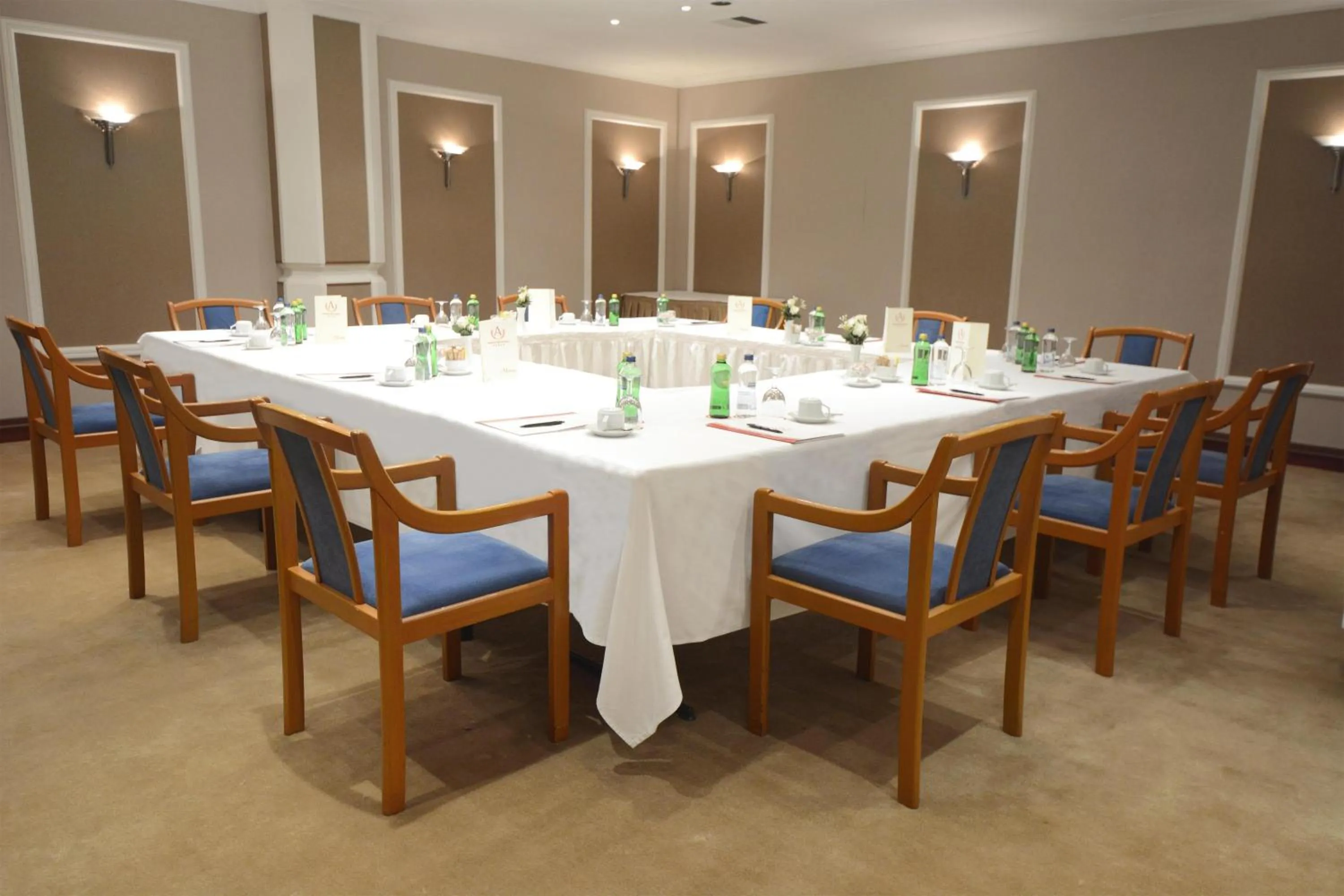 Communal lounge/ TV room in Akgun Istanbul Hotel, WorldHotels Elite