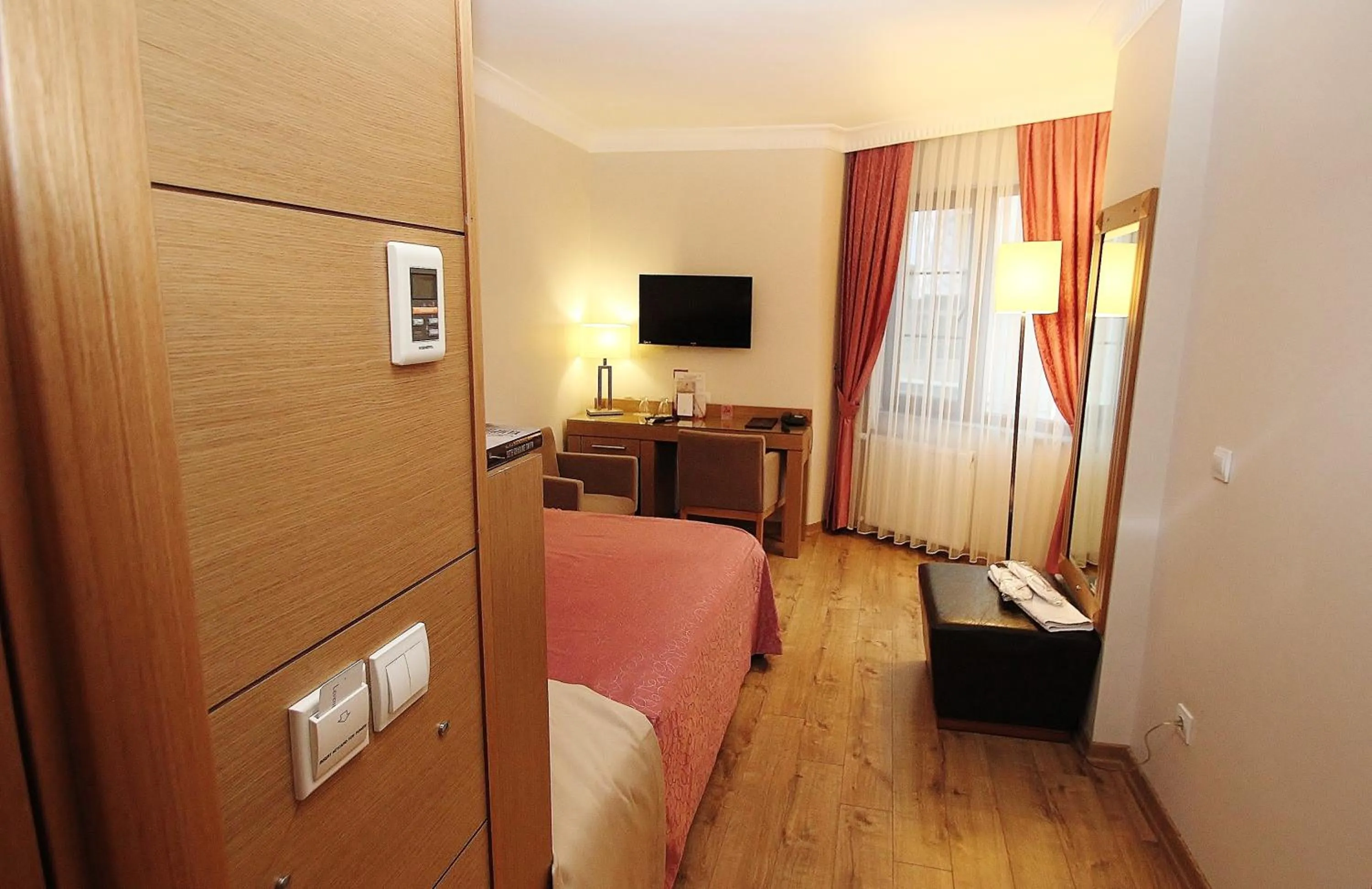 Photo of the whole room, Bed in Levent Hotel Istanbul