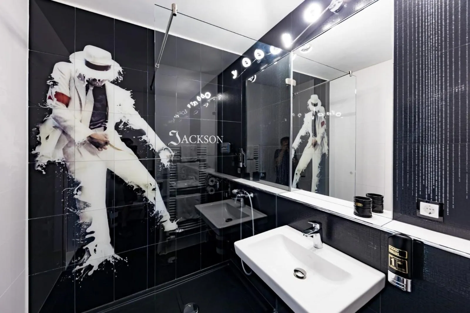 Shower in Hotel Freizeittempel