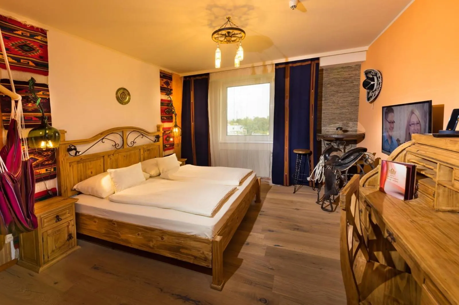 Bed in Hotel Freizeittempel