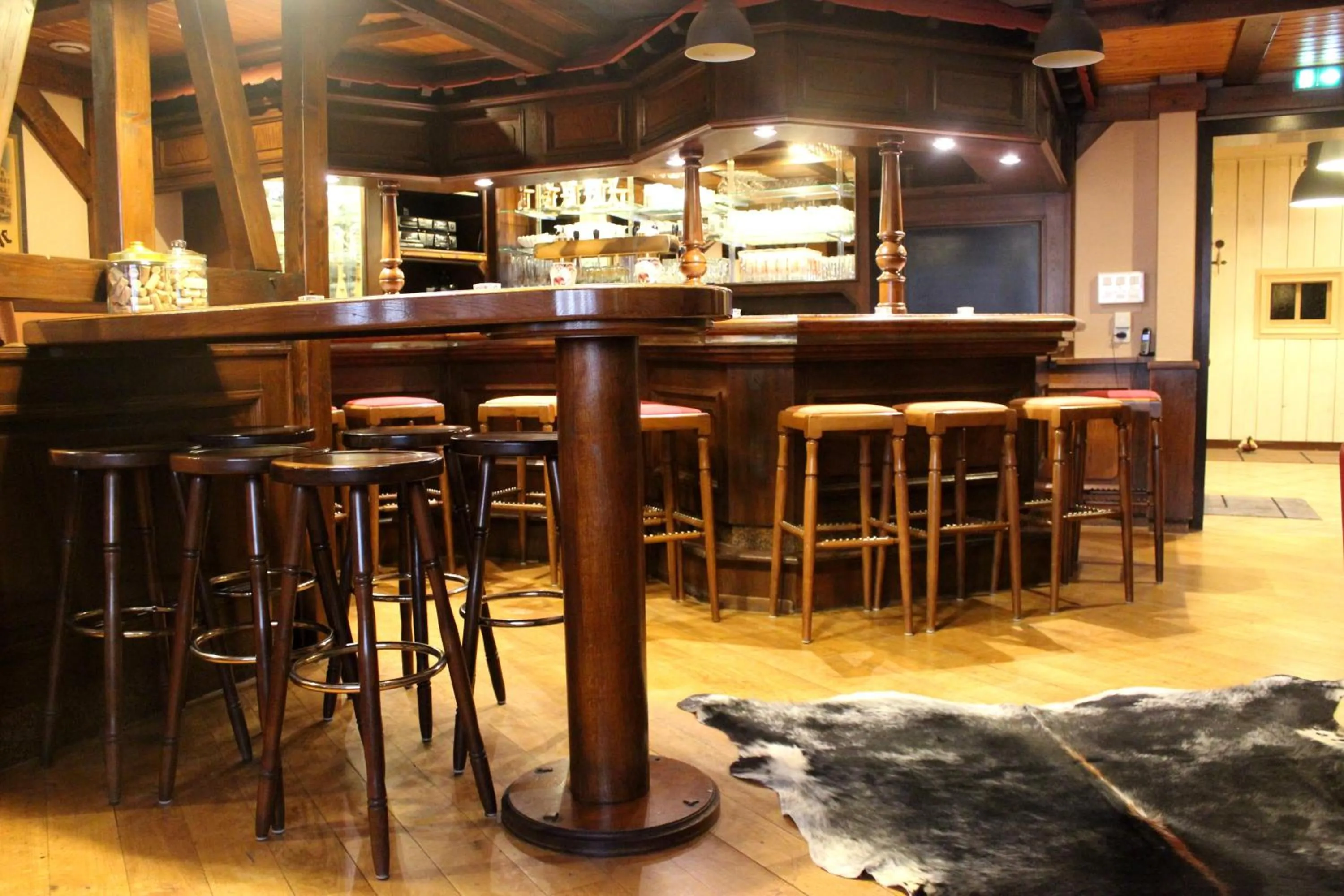 Lounge or bar in A la Maison Rouge Hôtel & Restaurant