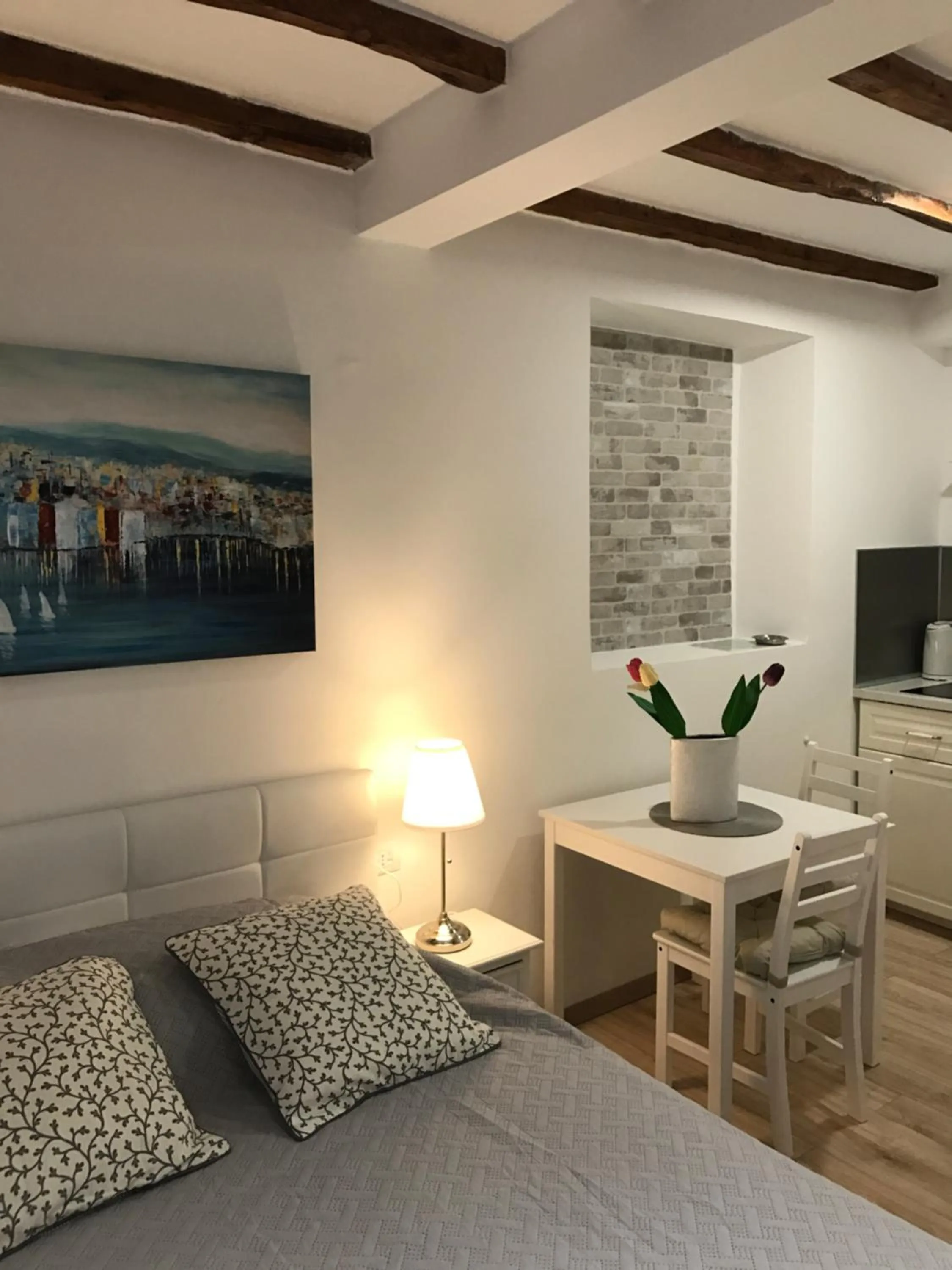 Photo of the whole room, Bed in Rilati Old town Palace 2