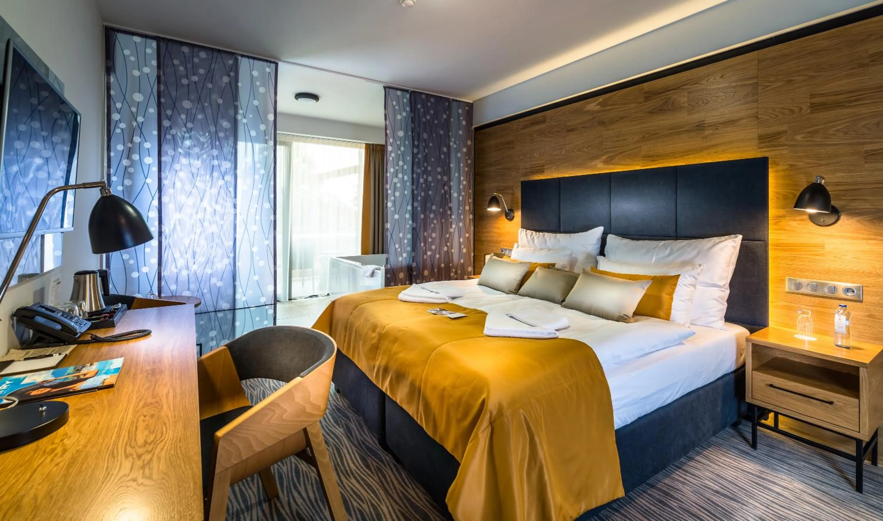 Hot Tub, Bed in Hotel Galeria Thermal Bešeňová