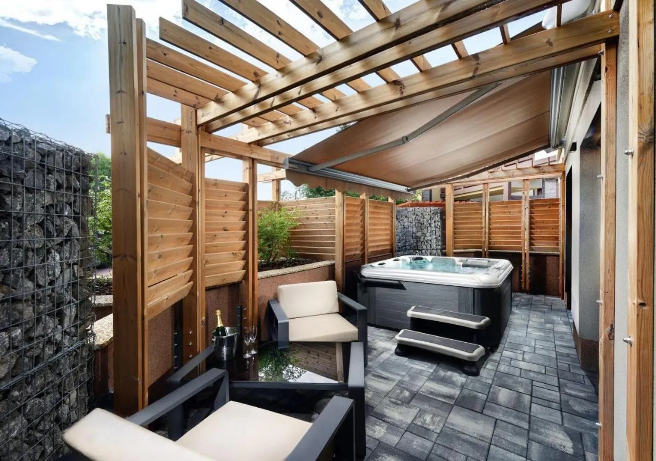 Hot Tub in Hotel Galeria Thermal Bešeňová