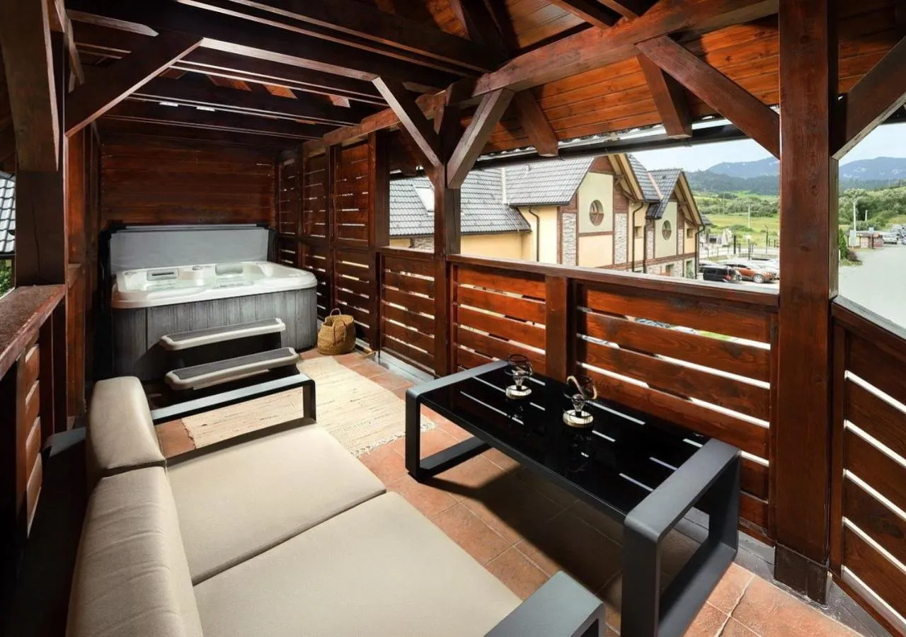 Hot Tub in Hotel Galeria Thermal Bešeňová