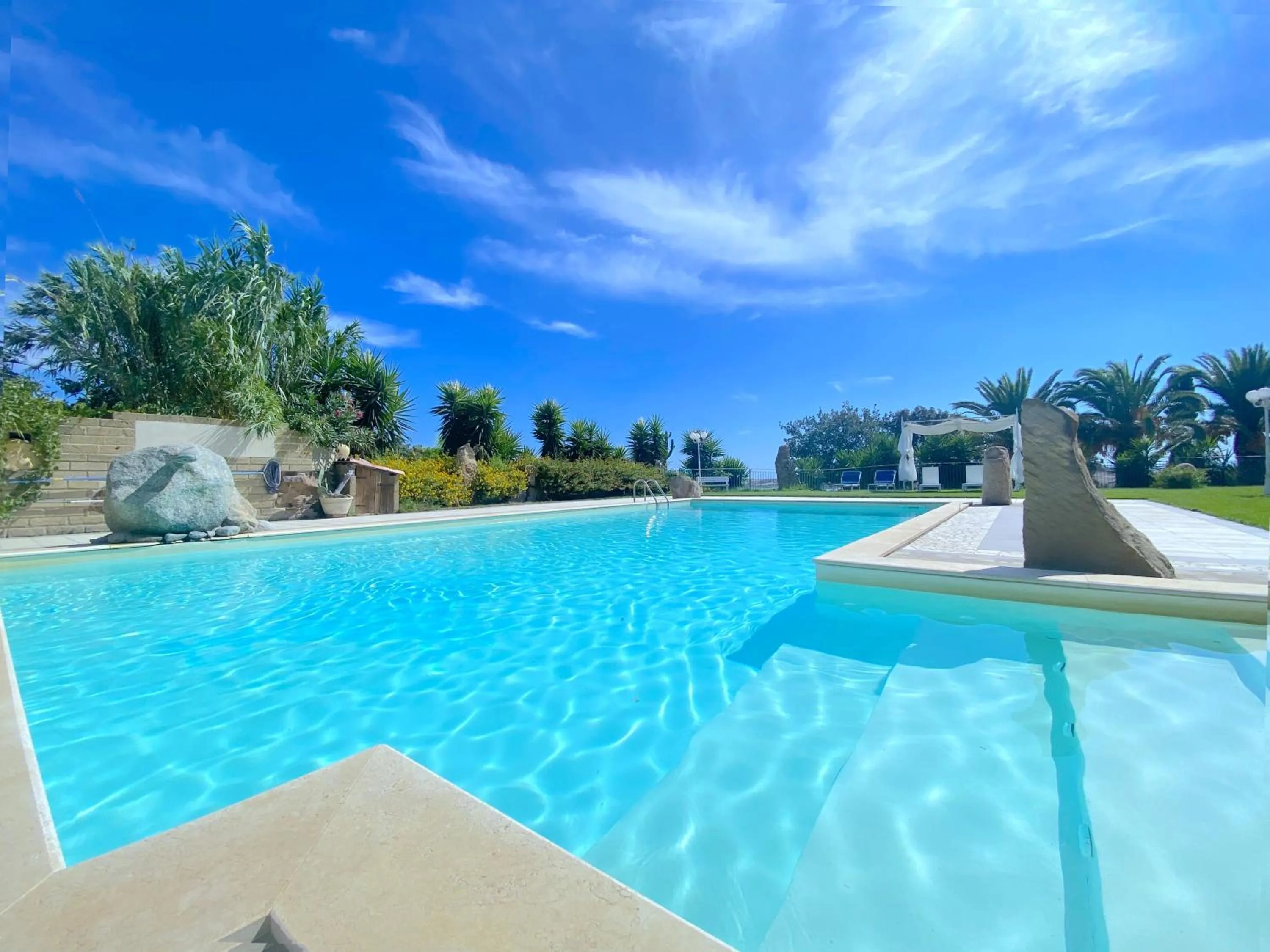 Swimming pool in Hotel I Ginepri