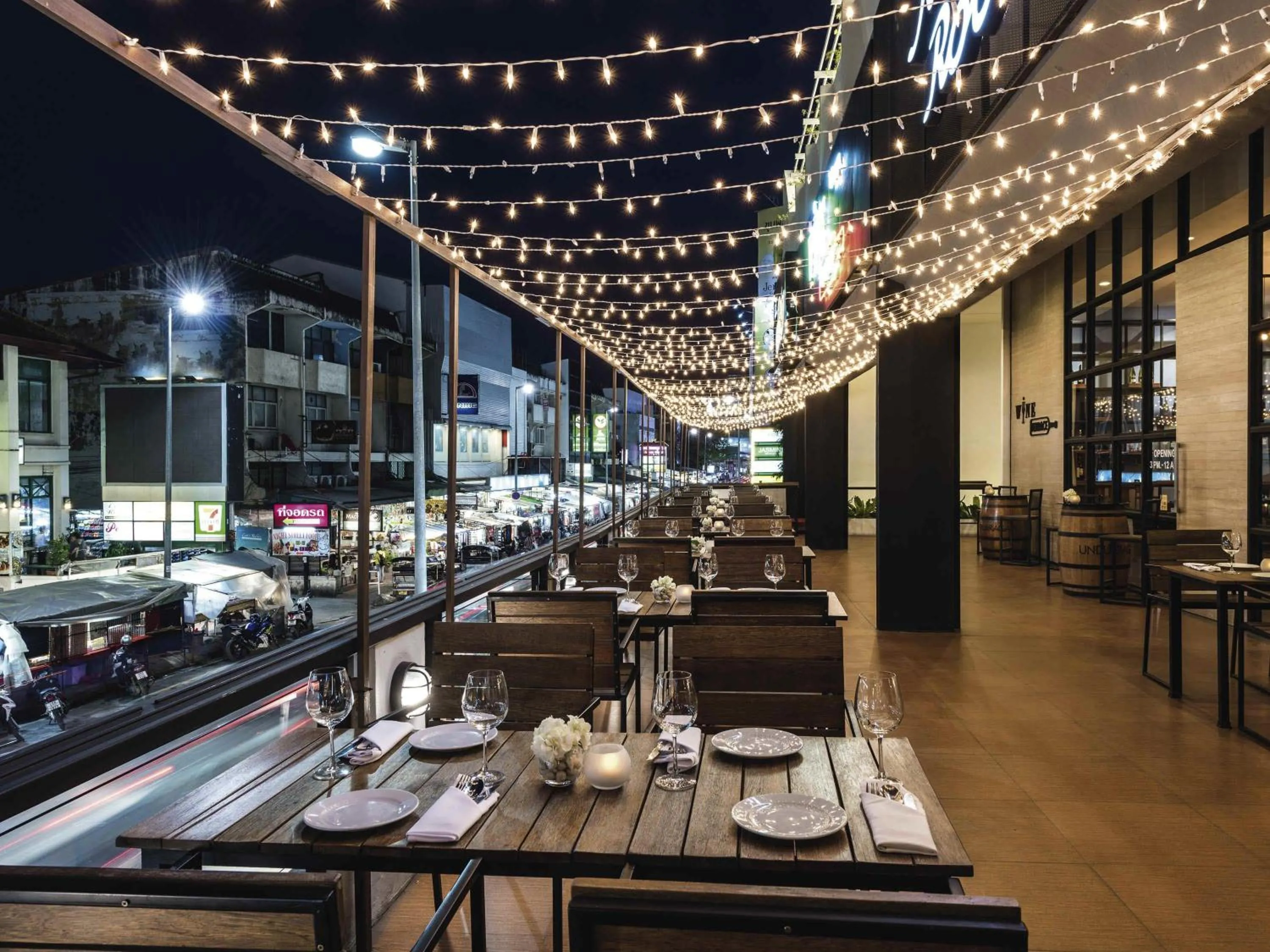 Restaurant/places to eat in Movenpick Suriwongse Hotel Chiang Mai