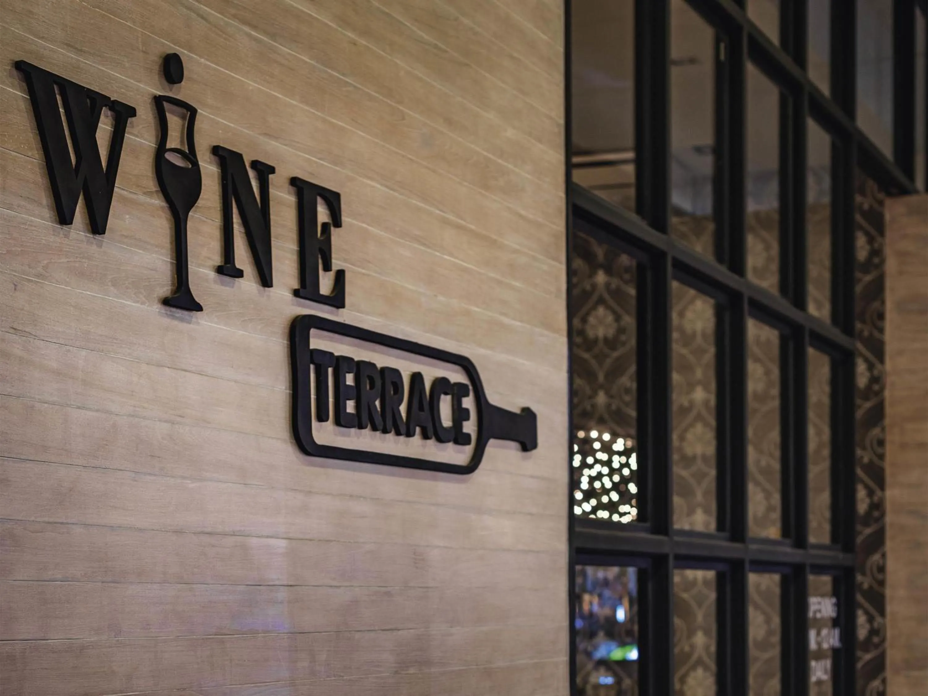 Restaurant/places to eat in Movenpick Suriwongse Hotel Chiang Mai