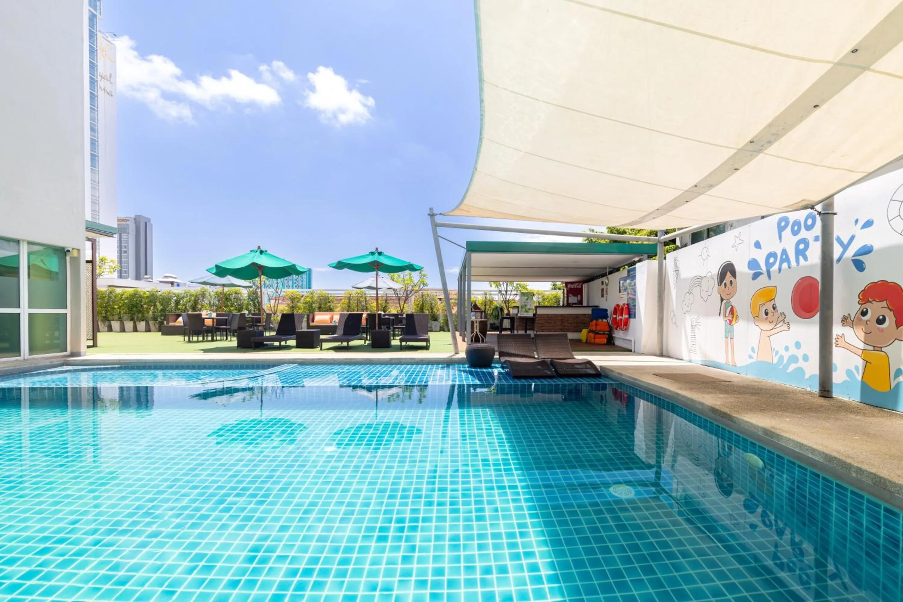 Swimming pool in Movenpick Suriwongse Hotel Chiang Mai