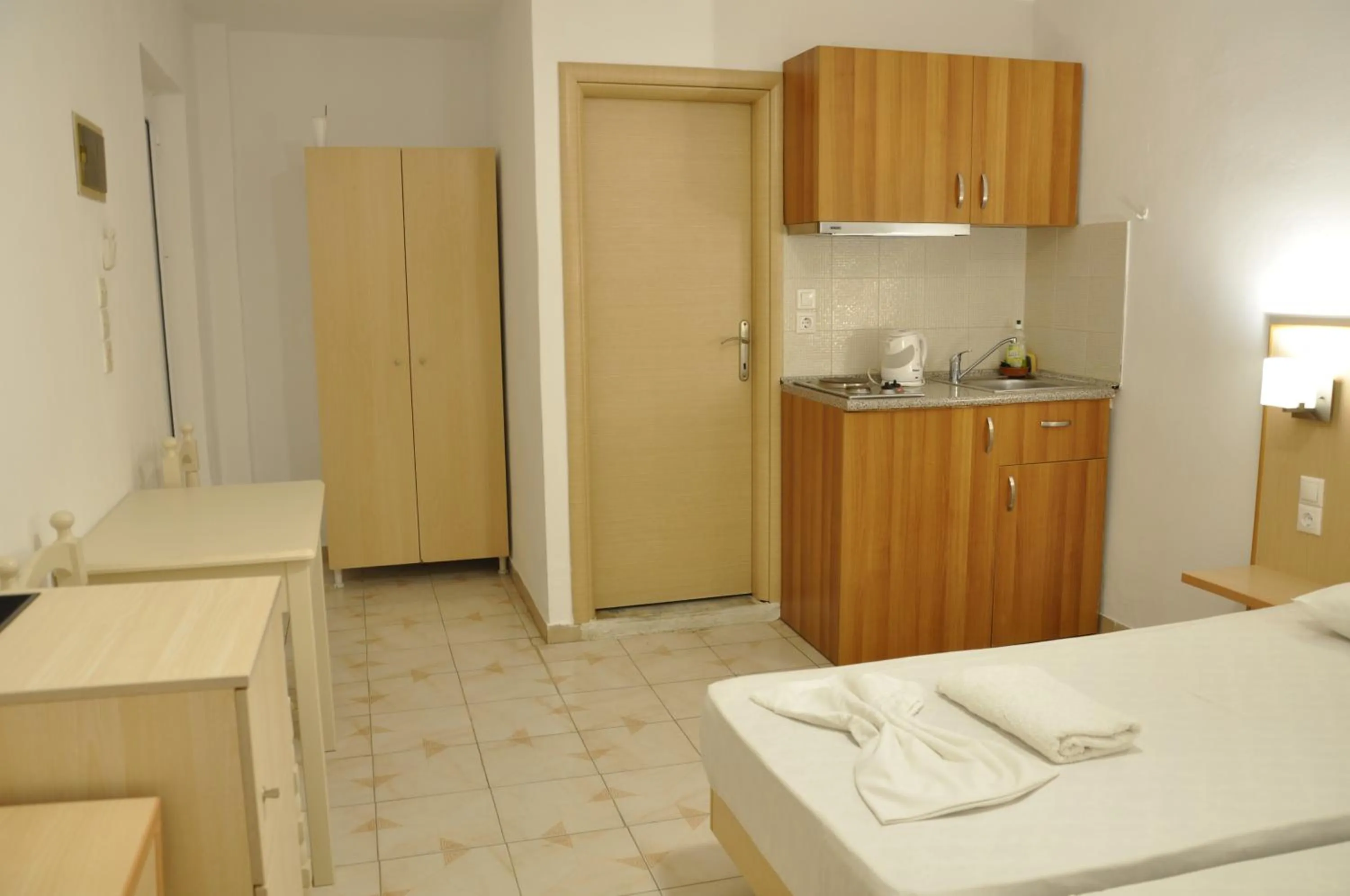 Photo of the whole room in Angelos Studios