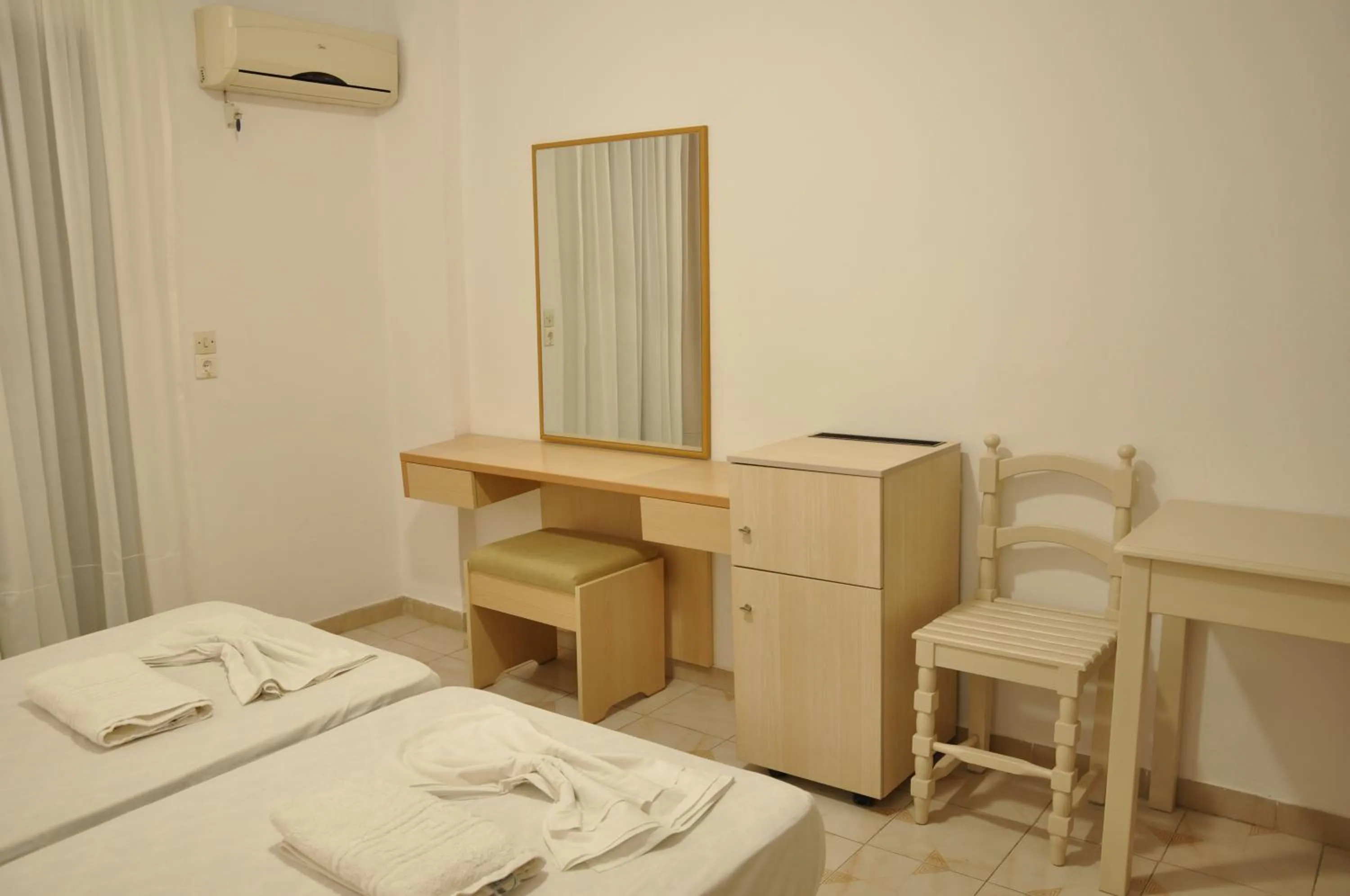 Photo of the whole room in Angelos Studios