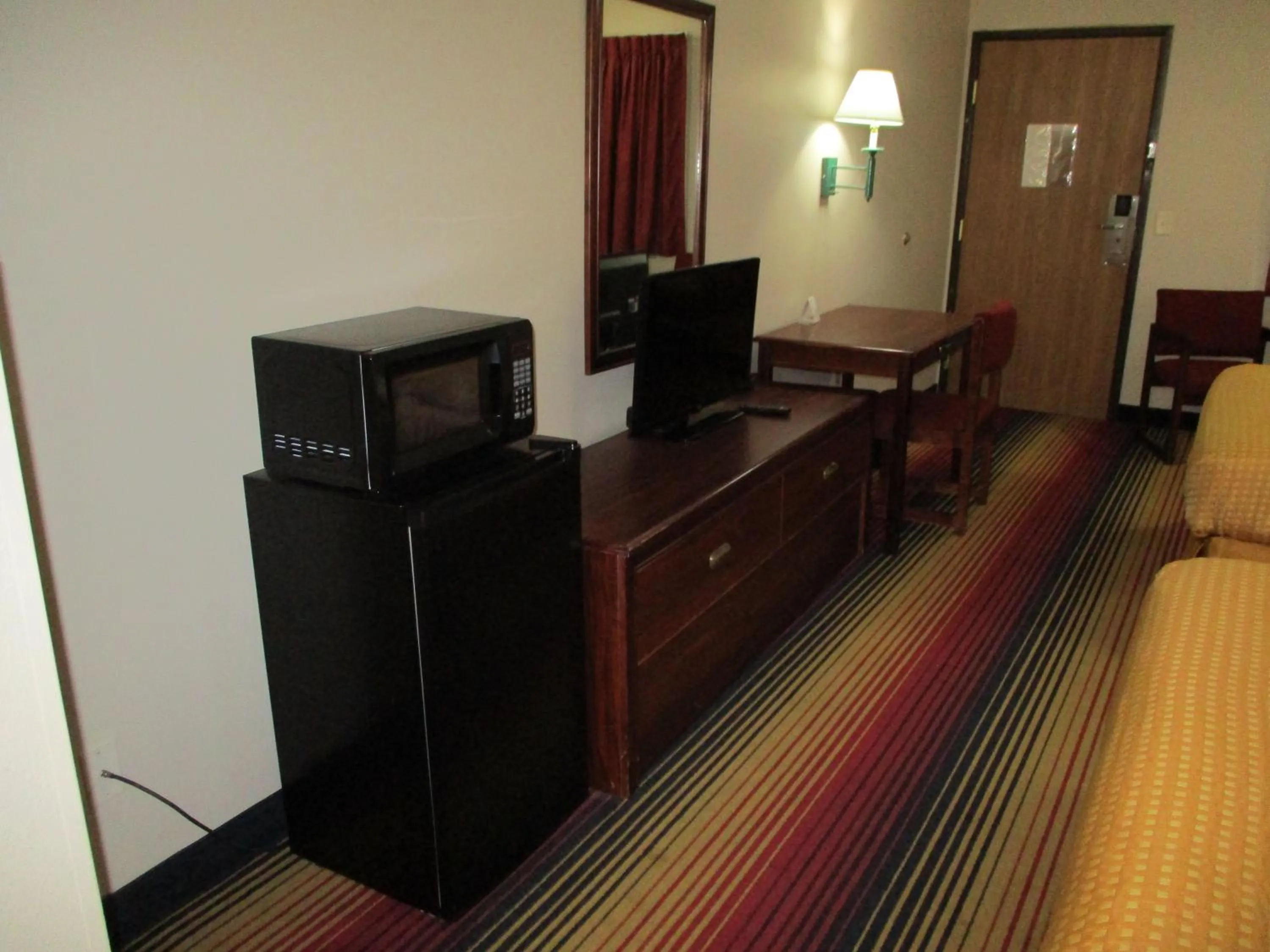 TV and multimedia in Travelodge by Wyndham Spirit Lake/Okoboji