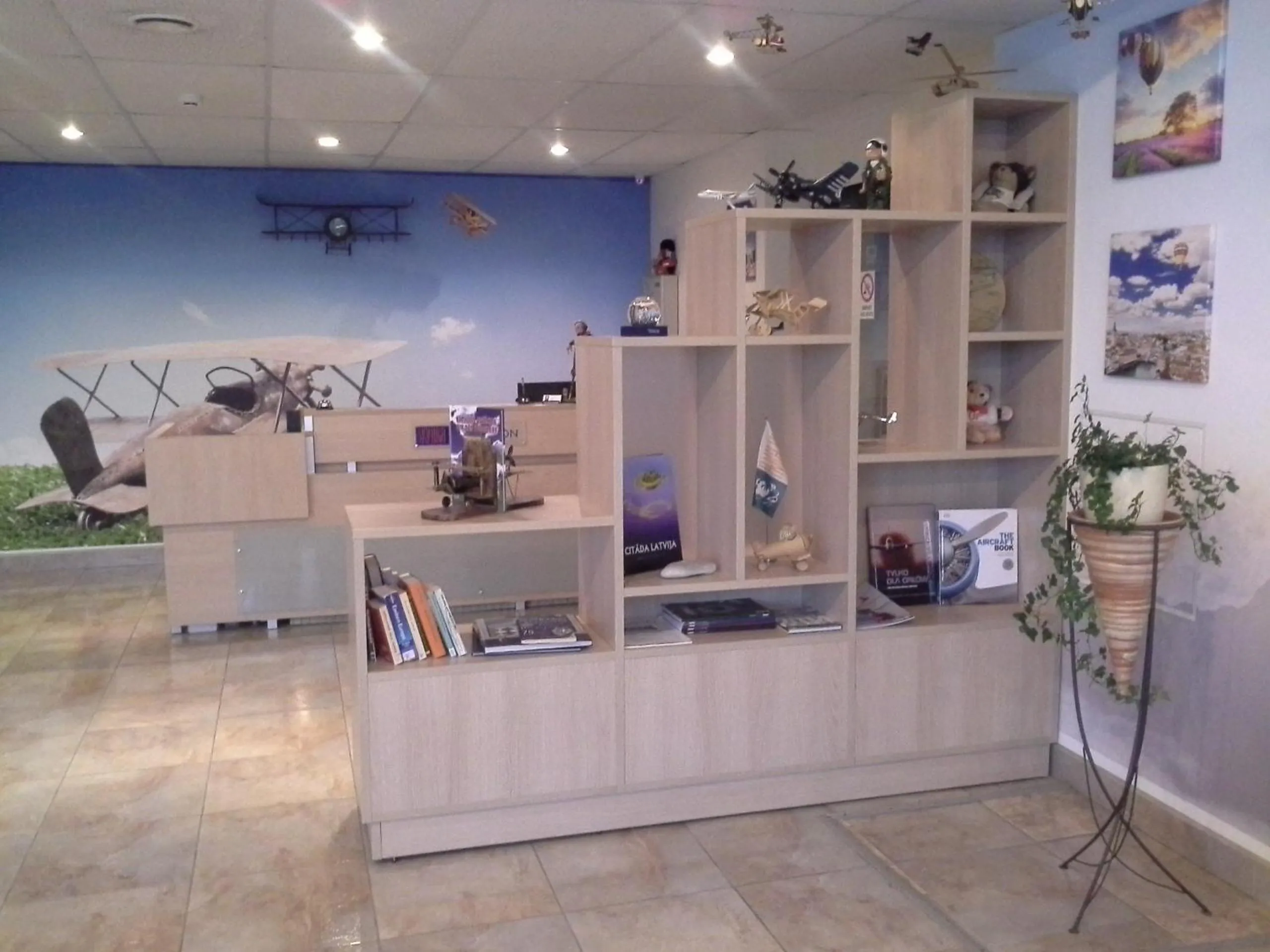 Lobby or reception in Sky High Hotel Airport 200 meters from the terminal