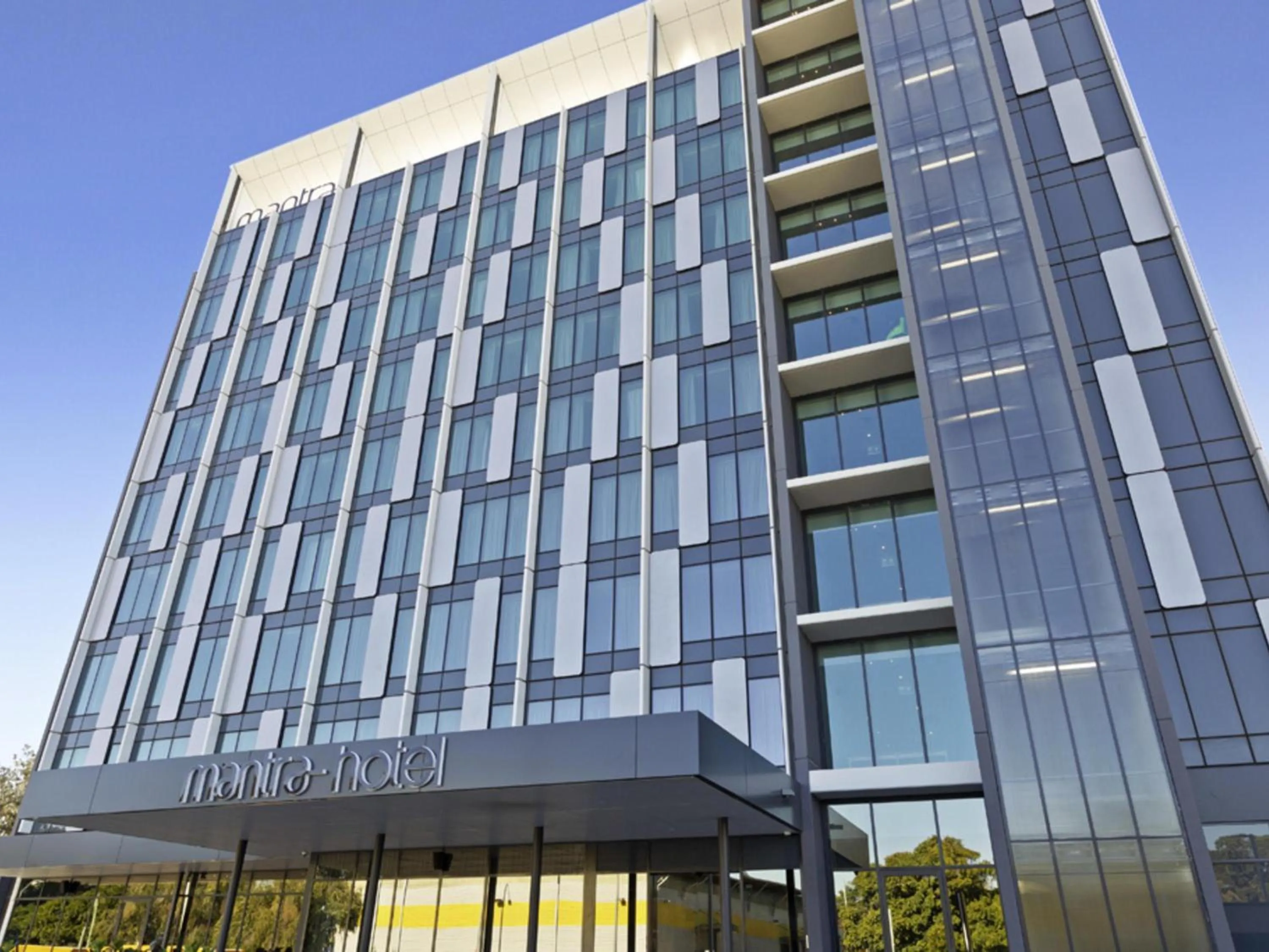 Property building in Mantra on Sydney Airport