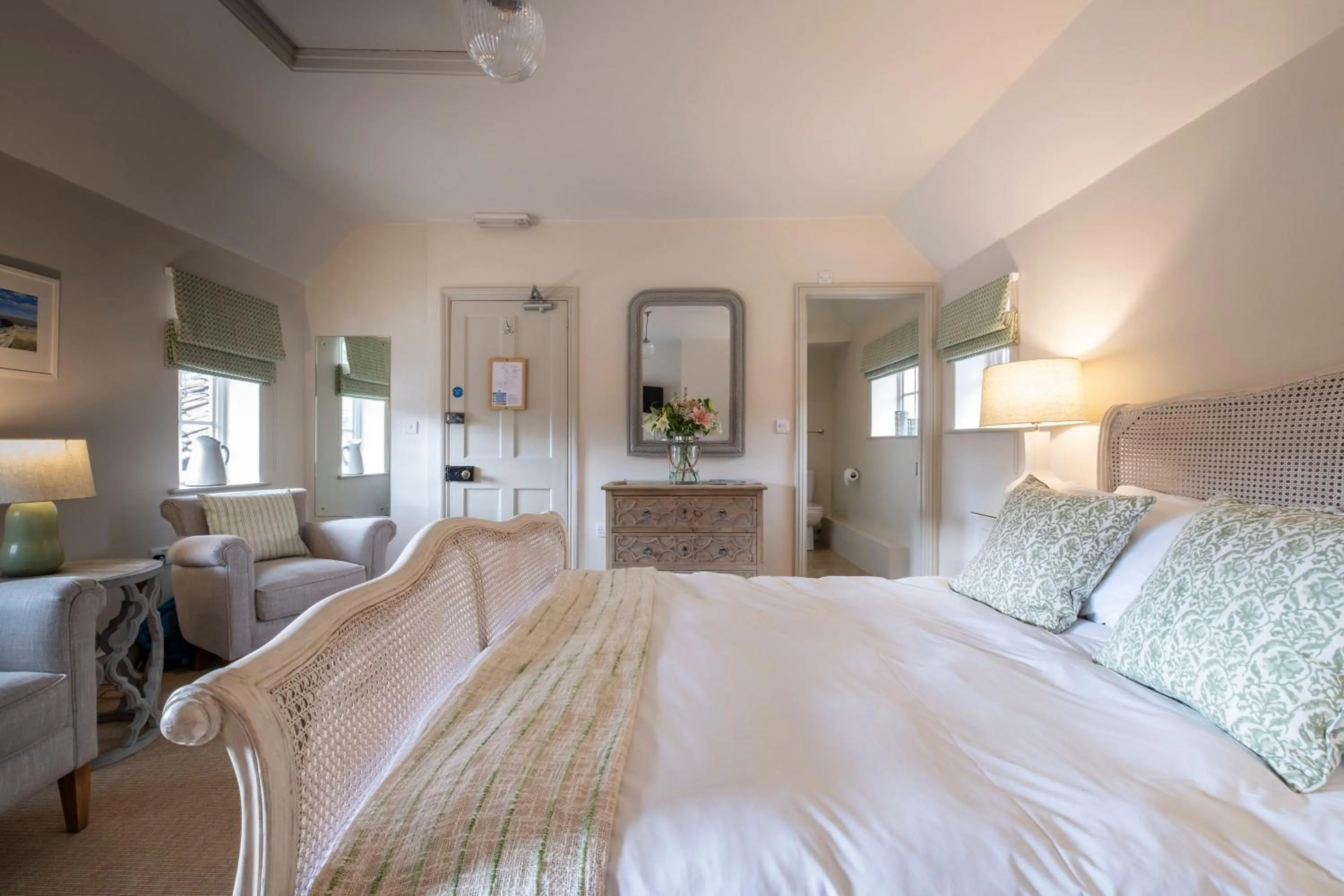 Photo of the whole room, Bed in The Ship At Dunwich