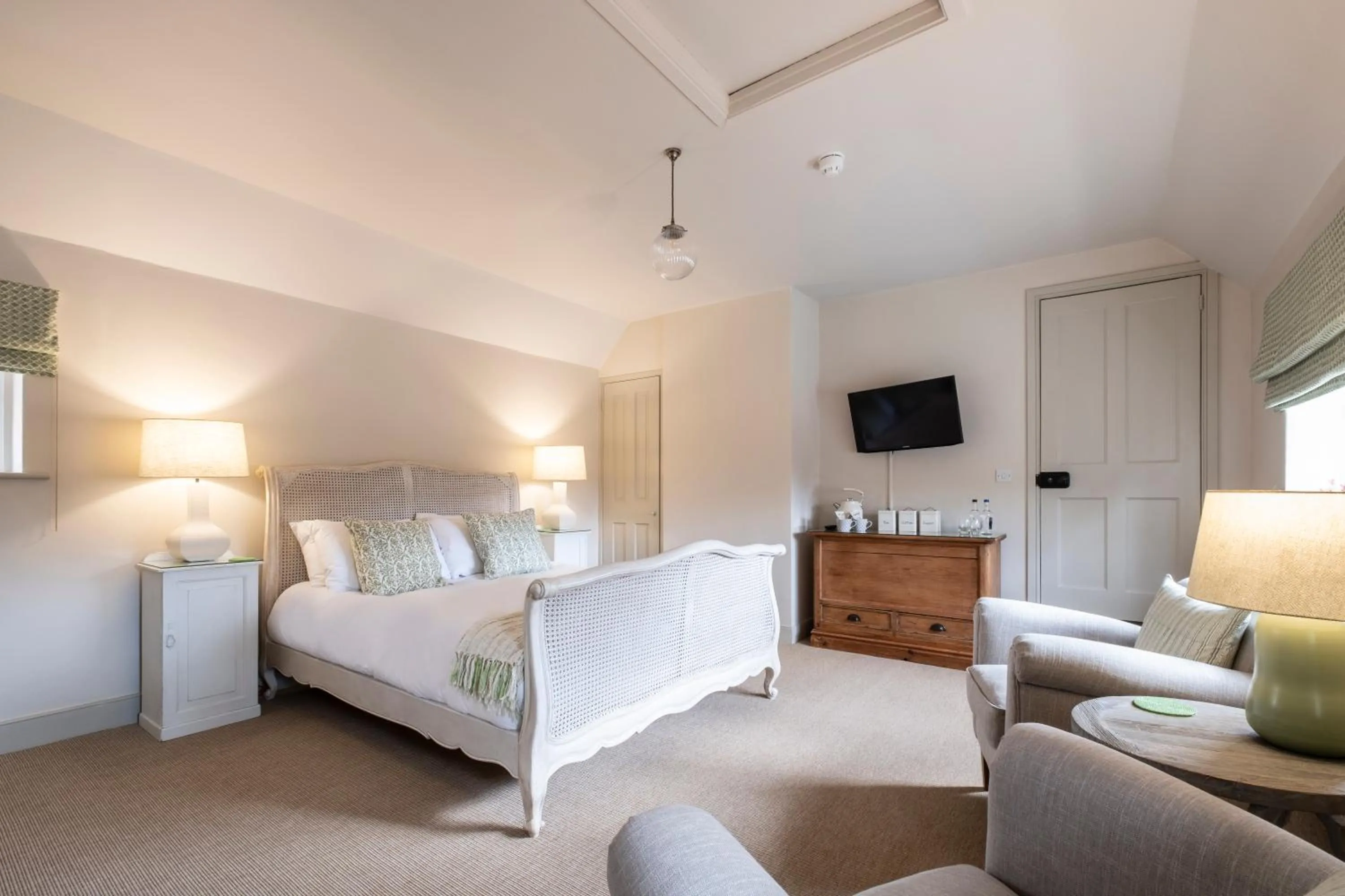 Photo of the whole room, Bed in The Ship At Dunwich