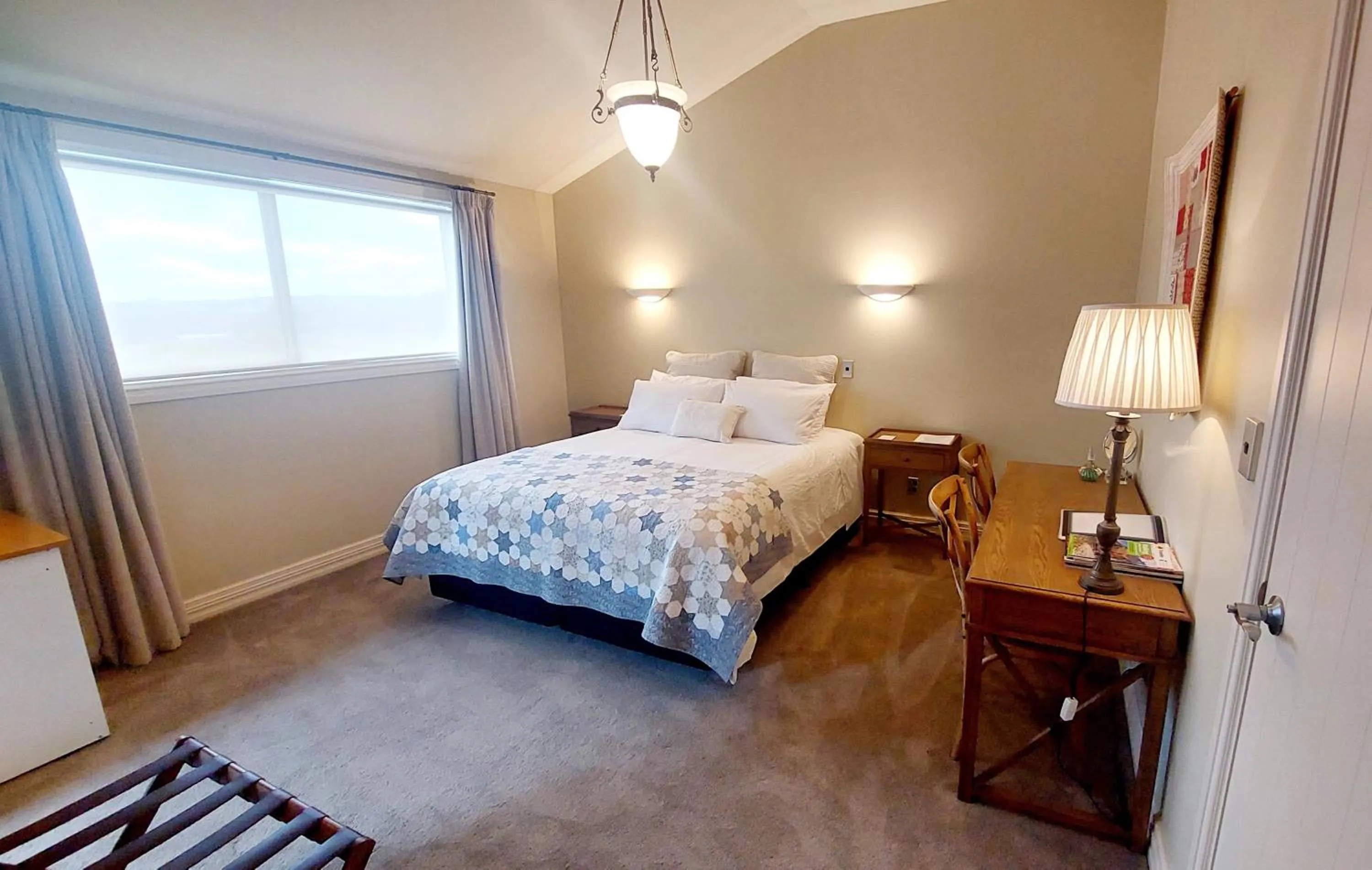 Bedroom, Bed in Country Lodge Kinloch