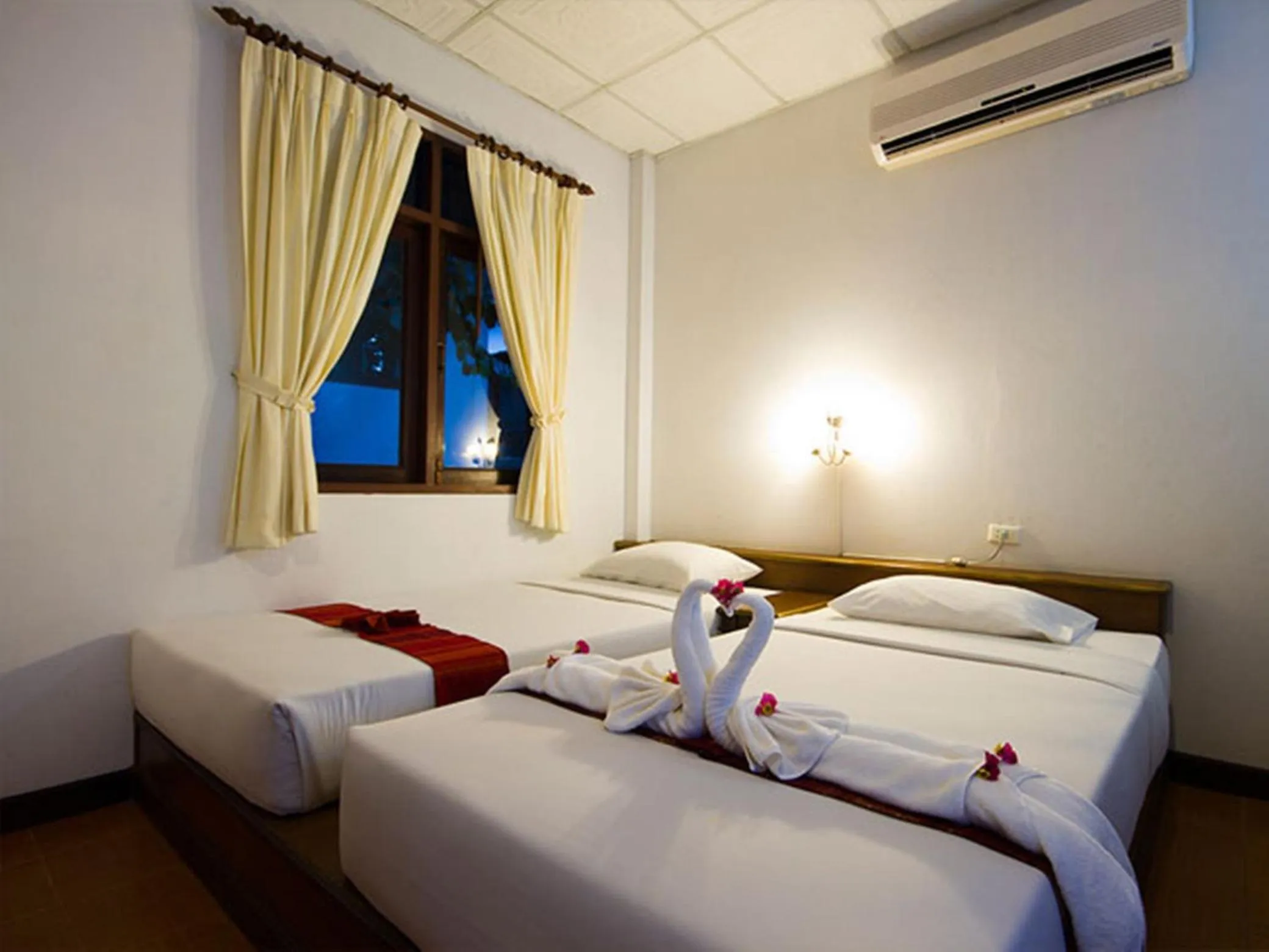 Photo of the whole room, Bed in Bill Resort