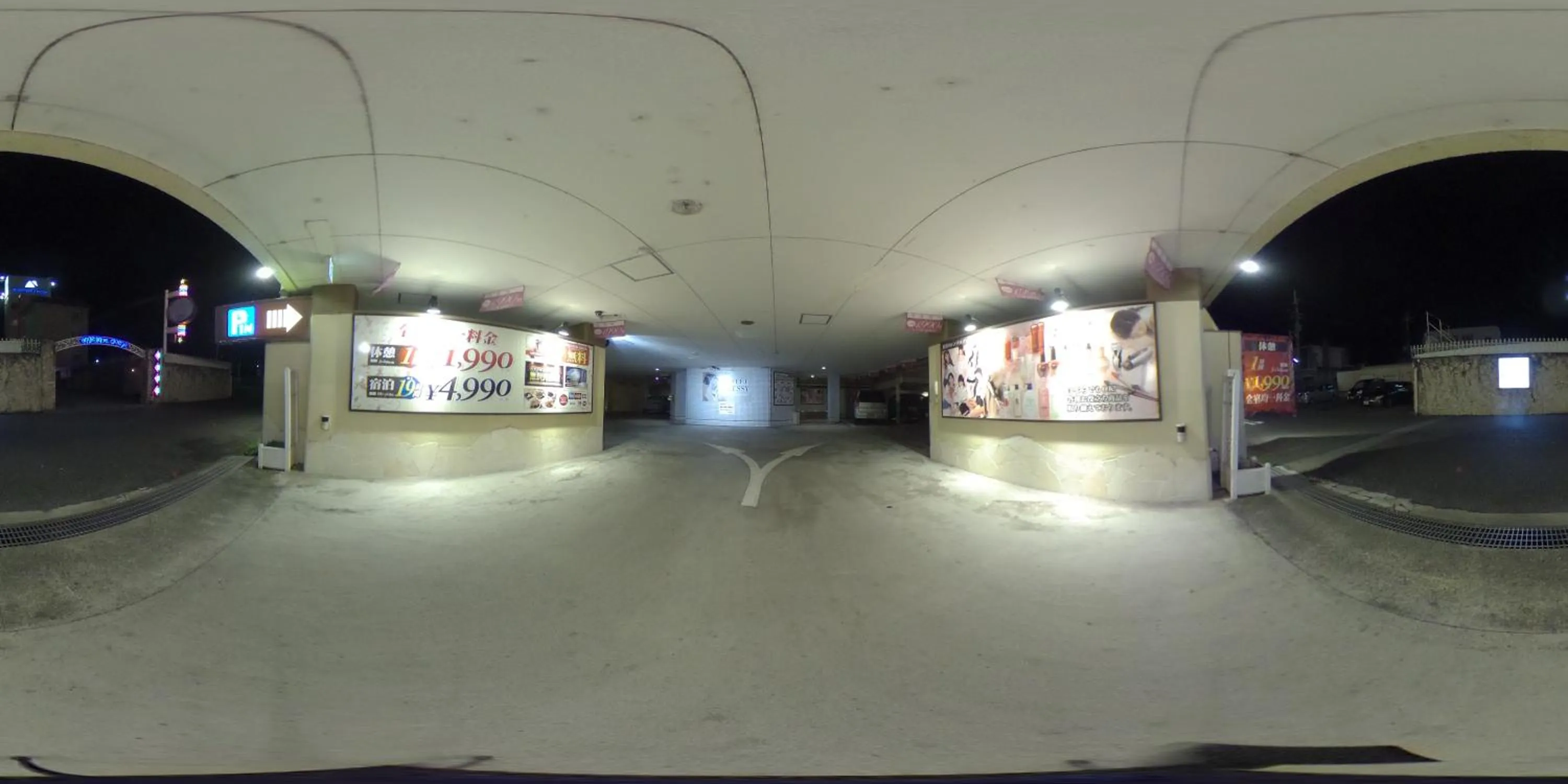 Facade/entrance in Hotel Dressy (Adult Only)