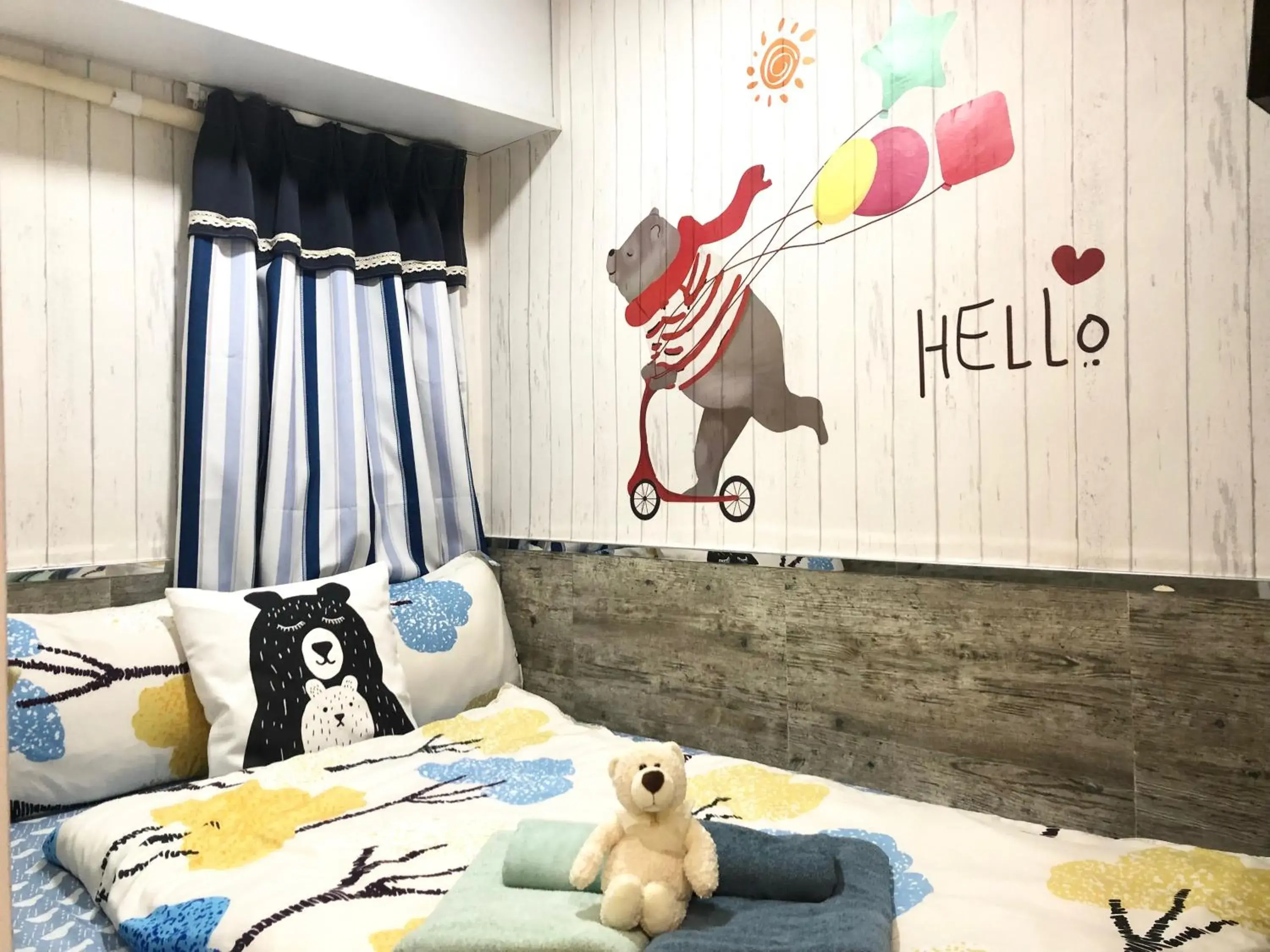 Deluxe Double Room in Hong Kong Hostel (Tsim Sha Tsui Mansion) Deluxe Double Room in Hong Kong Hostel (Tsim Sha Tsui Mansion)