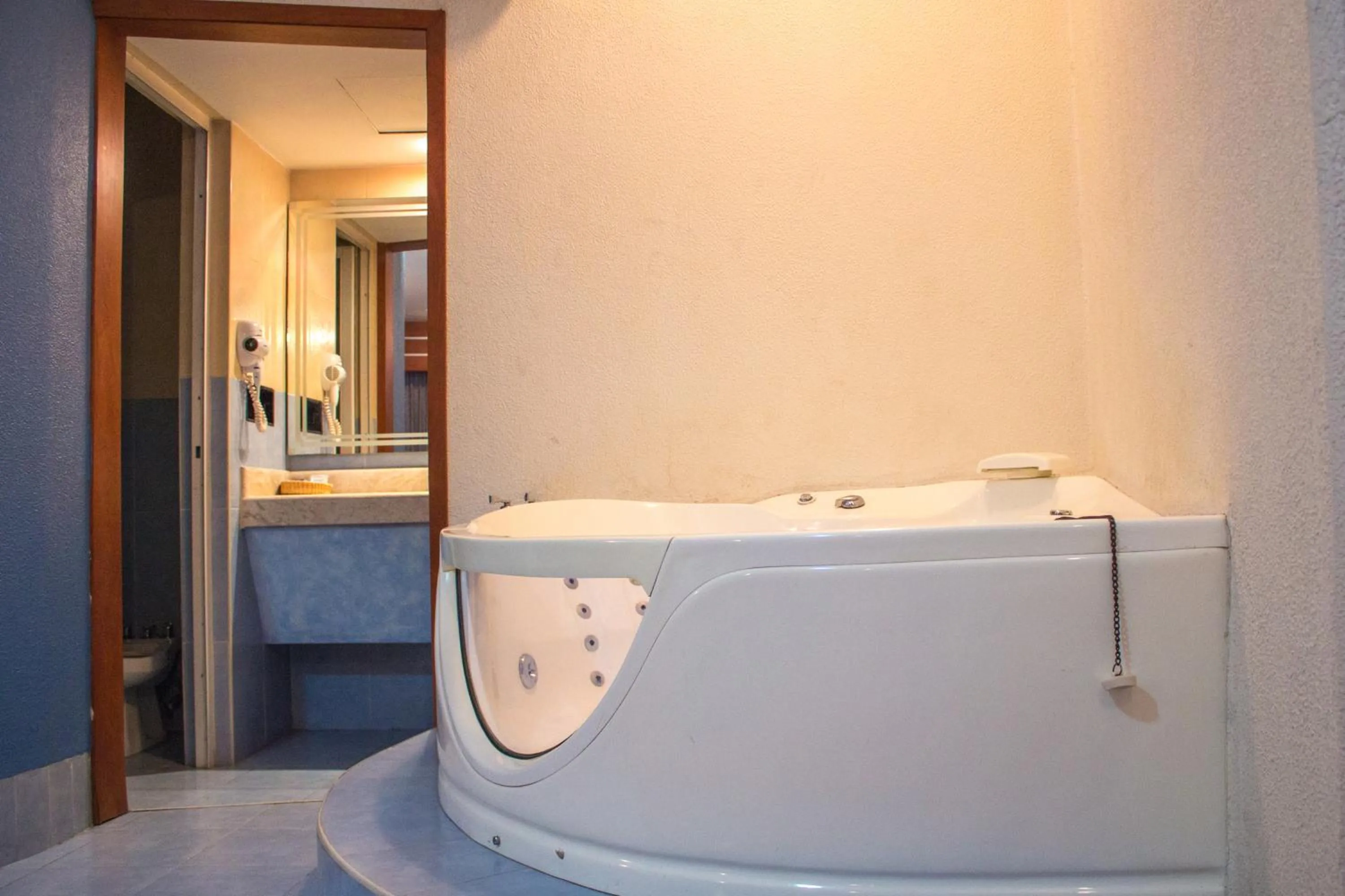 Hot Tub in Autohotel Ilussion