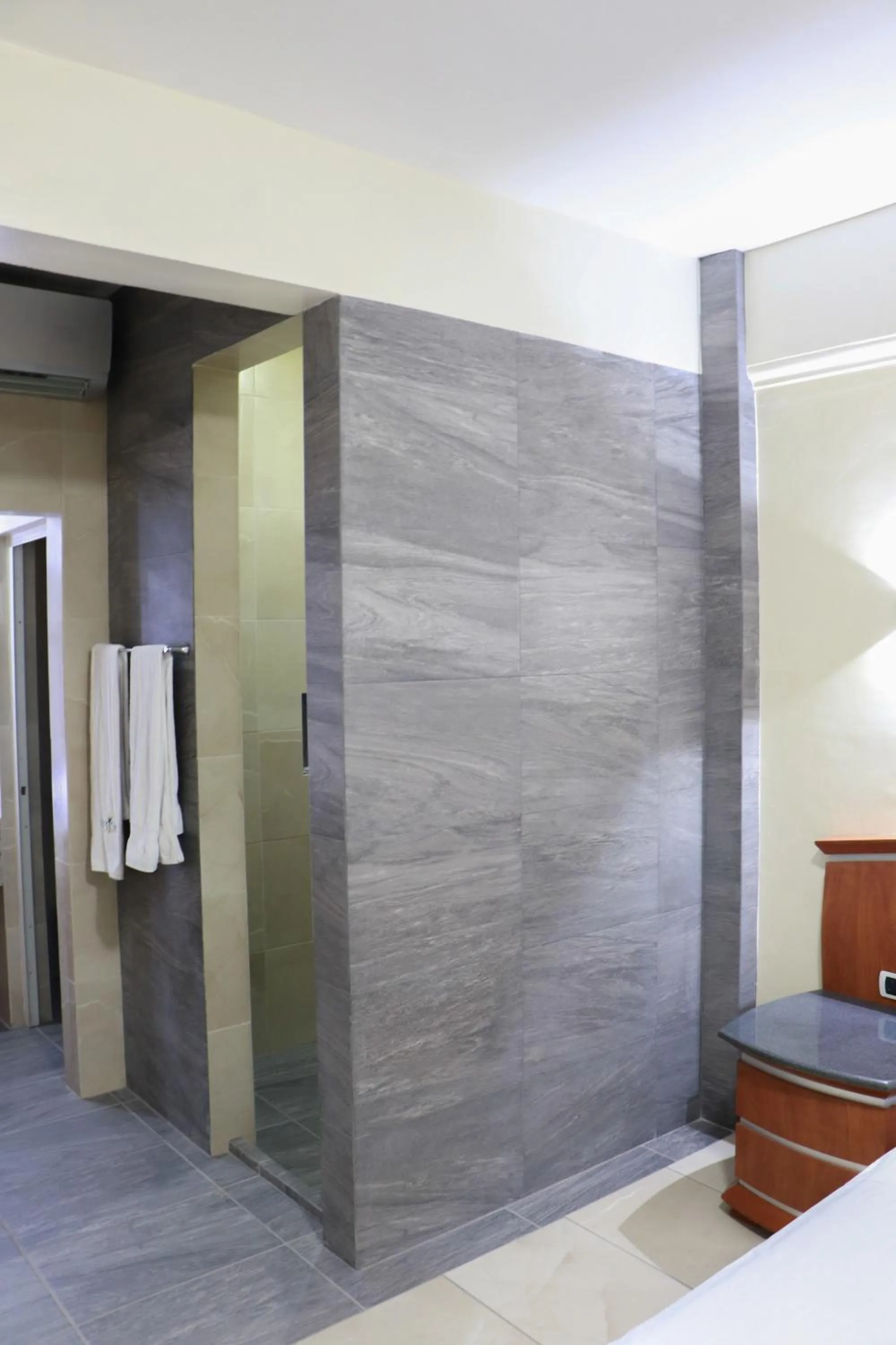 Shower in Autohotel Ilussion