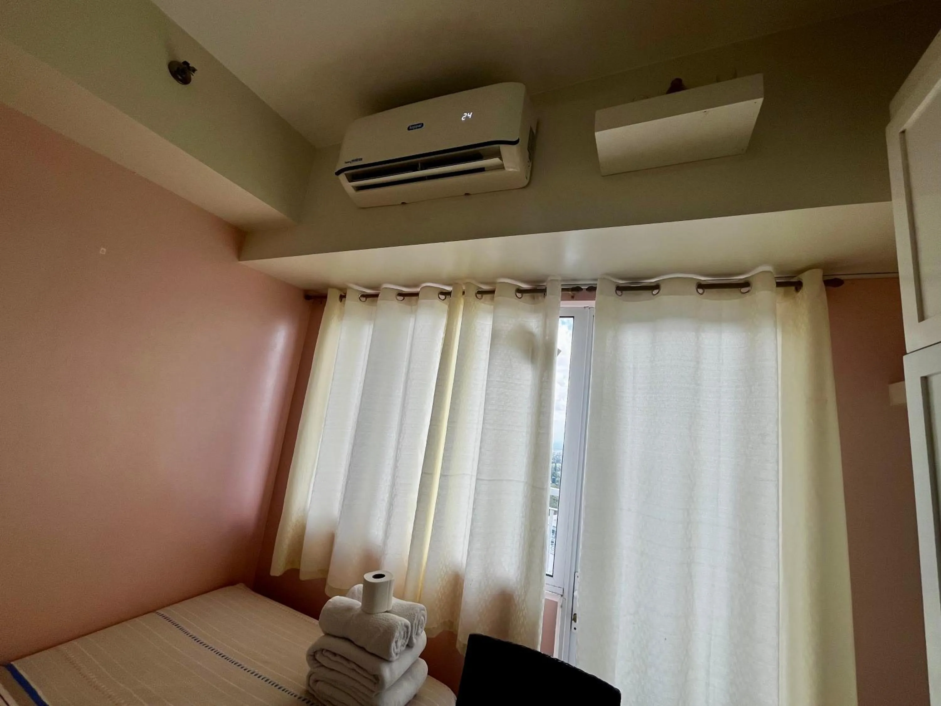 Bed in Tagaytay Condotel